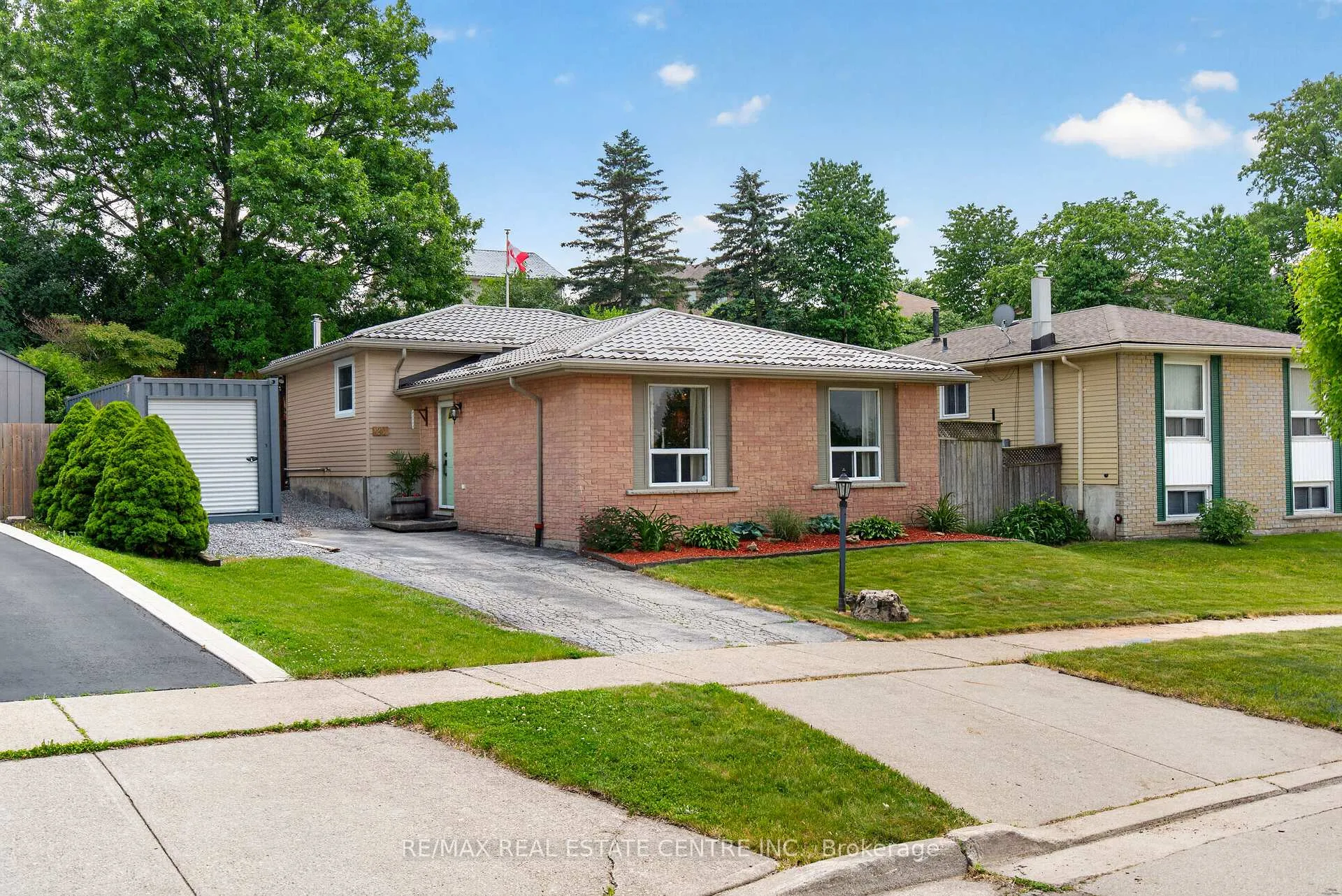 Photo 1 of 20 Nordale Crescent, Hamilton, Stoney Creek Mountain — HOMEH