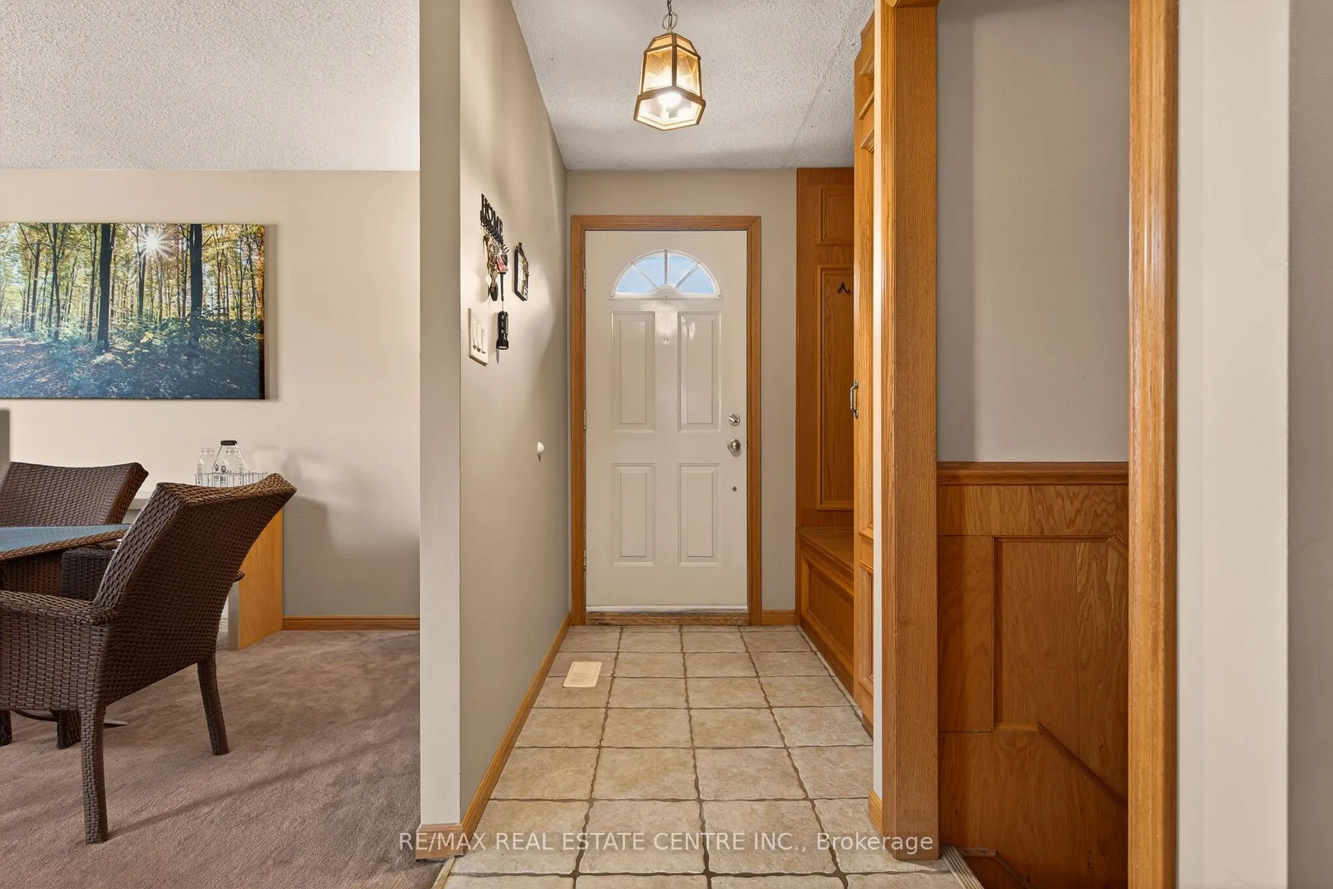 Photo 3 of 20 Nordale Crescent, Hamilton, Stoney Creek Mountain — HOMEH