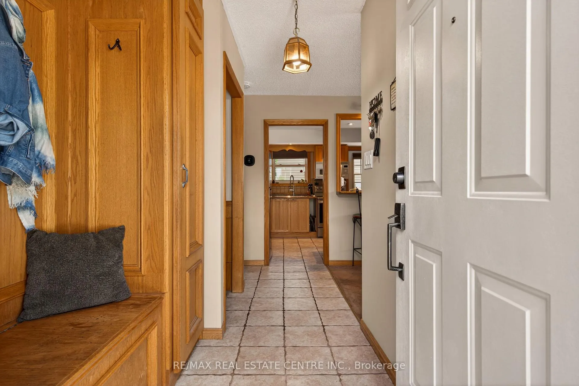Photo 4 of 20 Nordale Crescent, Hamilton, Stoney Creek Mountain — HOMEH