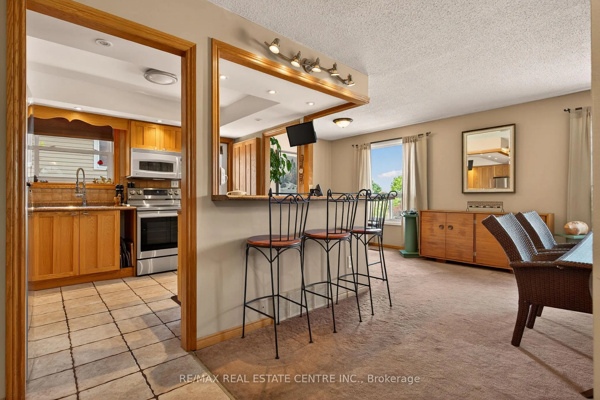 Photo 5 of 20 Nordale Crescent, Hamilton, Stoney Creek Mountain — HOMEH