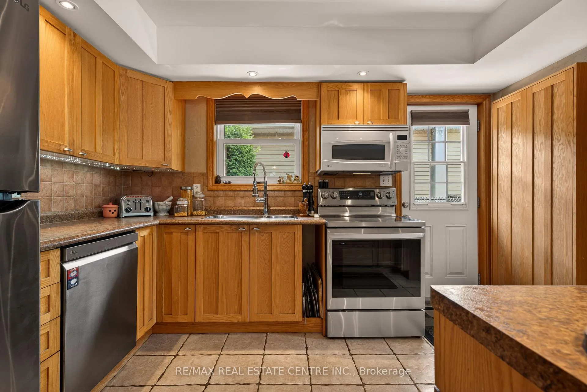 Photo 13 of 20 Nordale Crescent, Hamilton, Stoney Creek Mountain — HOMEH