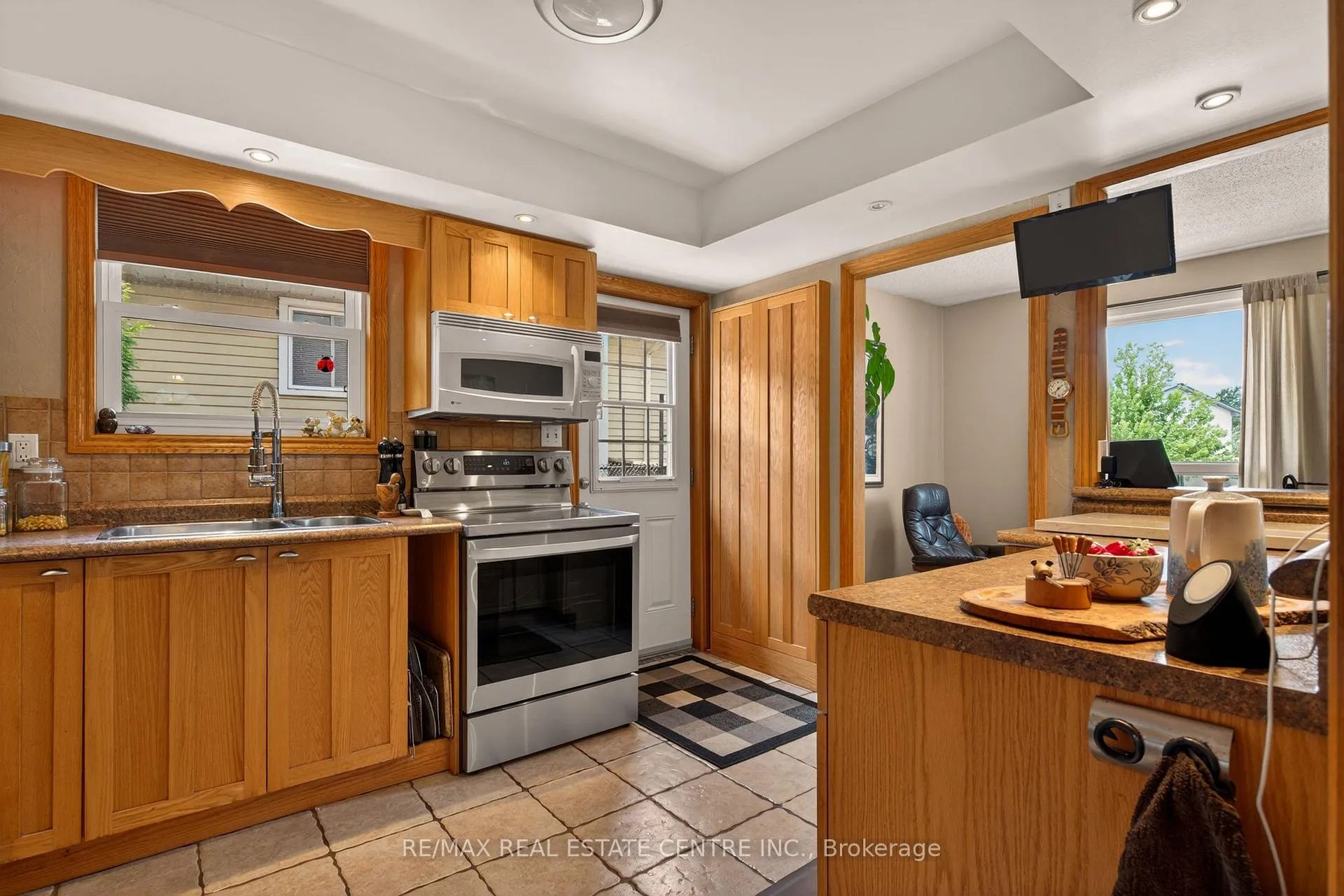 Photo 14 of 20 Nordale Crescent, Hamilton, Stoney Creek Mountain — HOMEH