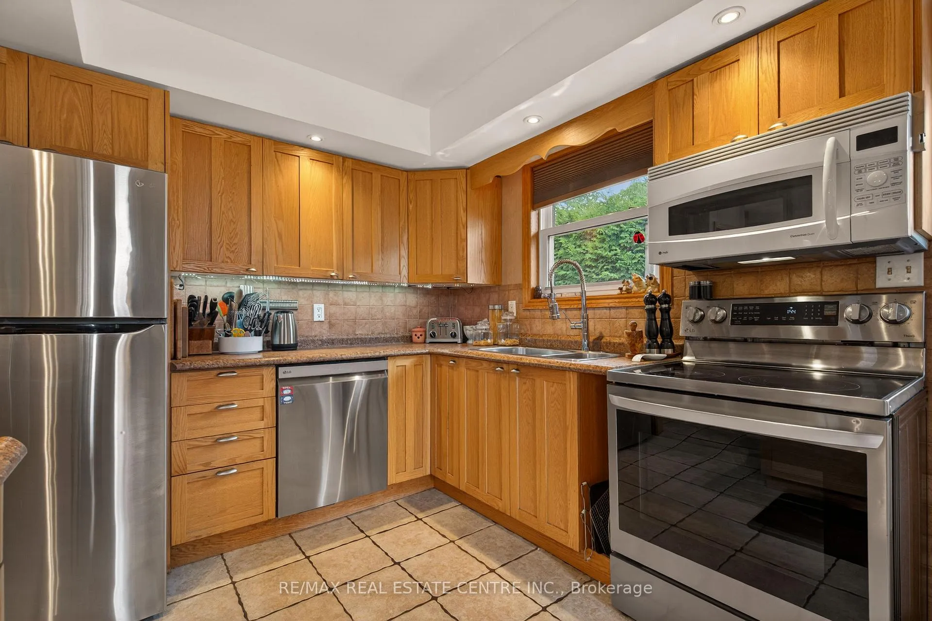 Photo 15 of 20 Nordale Crescent, Hamilton, Stoney Creek Mountain — HOMEH