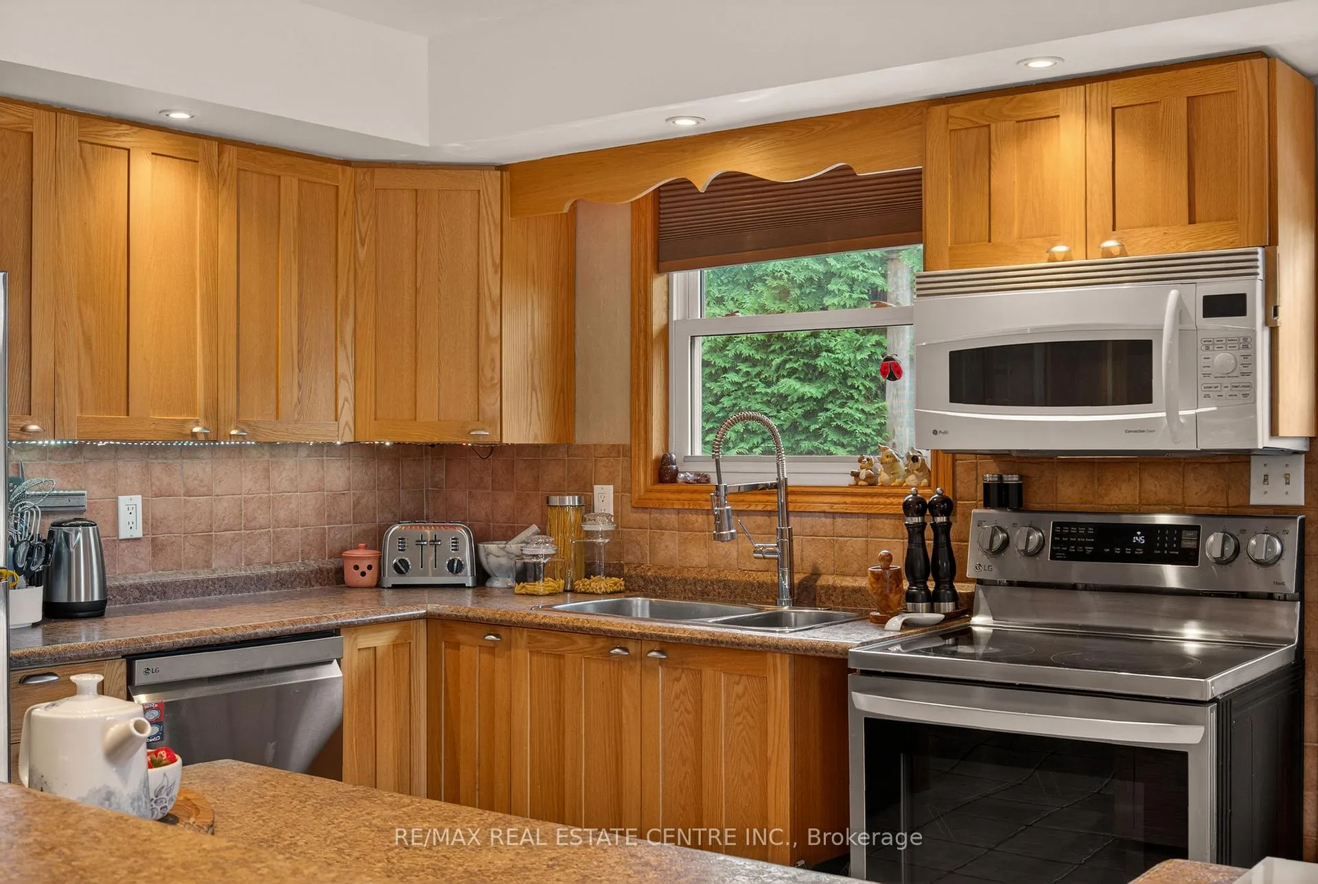 Photo 17 of 20 Nordale Crescent, Hamilton, Stoney Creek Mountain — HOMEH