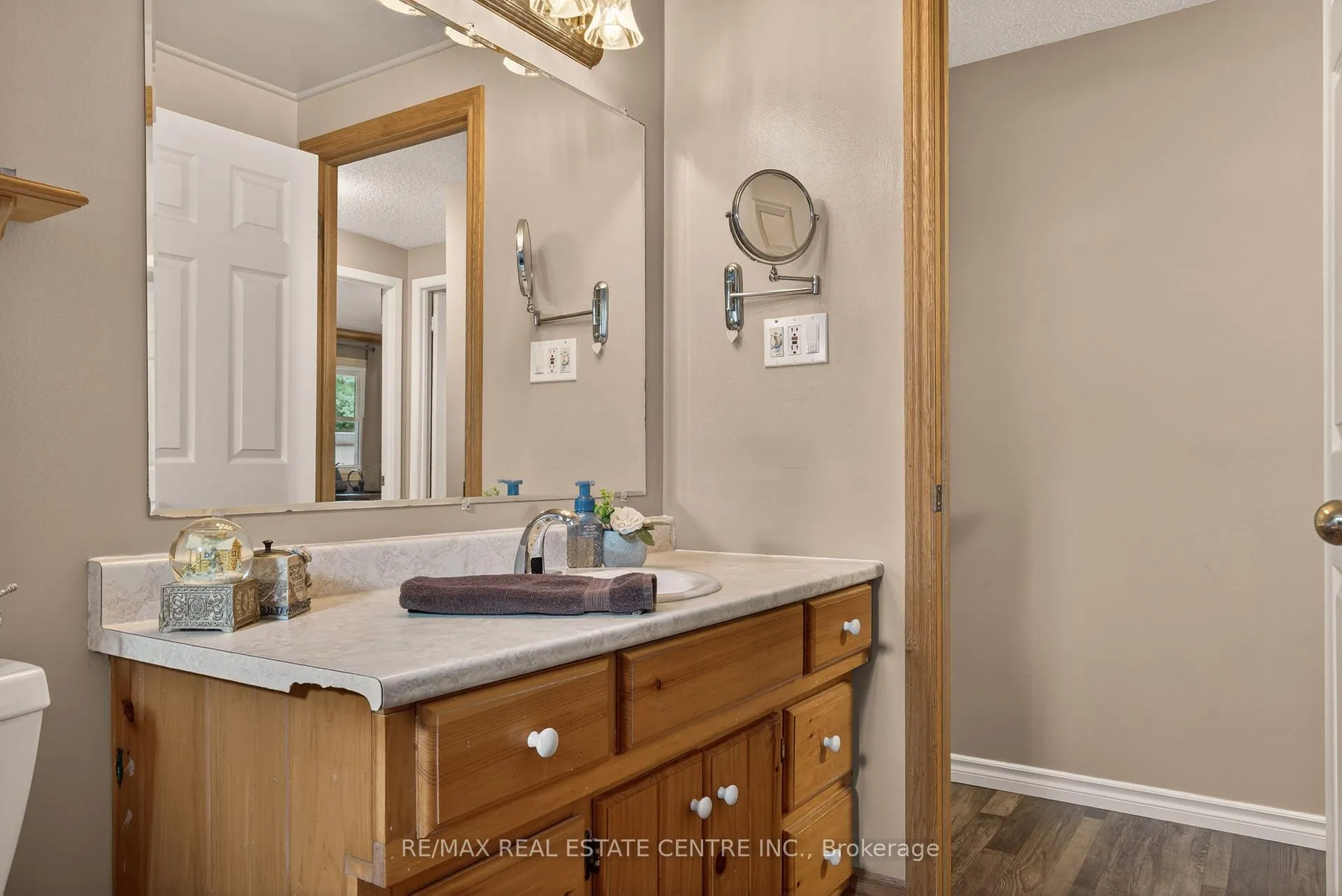 Photo 26 of 20 Nordale Crescent, Hamilton, Stoney Creek Mountain — HOMEH