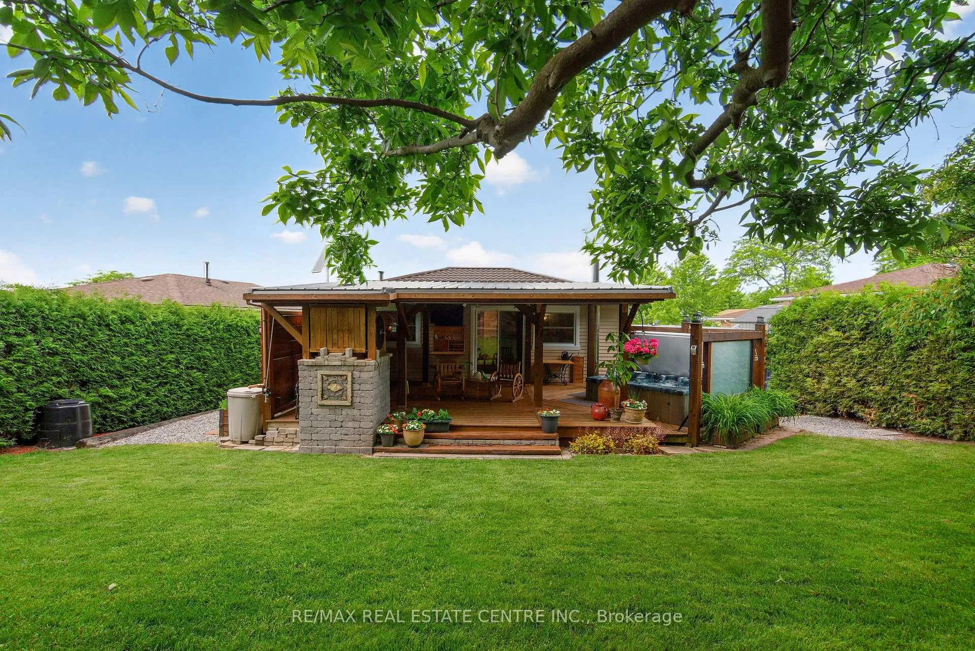 Photo 38 of 20 Nordale Crescent, Hamilton, Stoney Creek Mountain — HOMEH