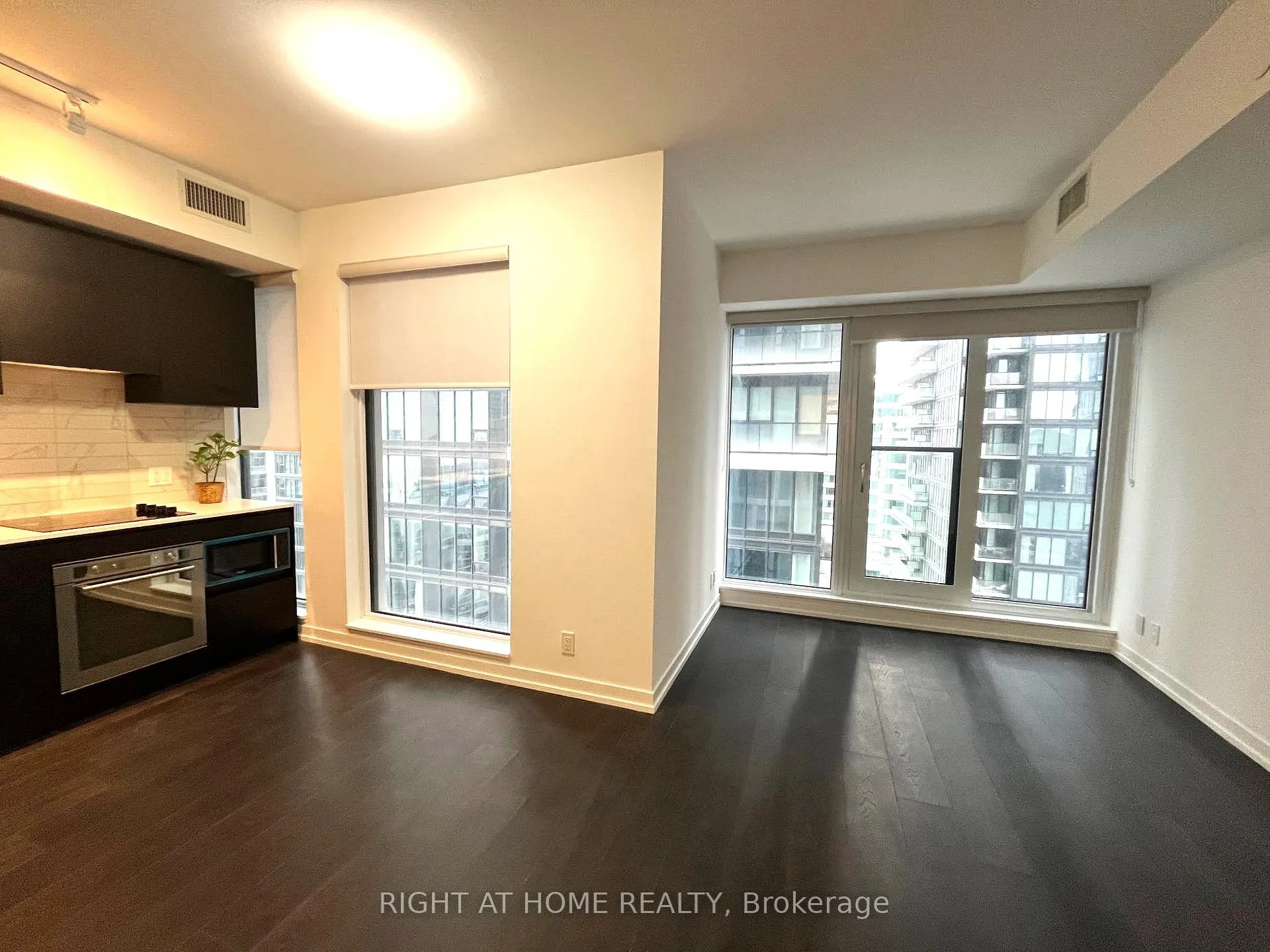 Front of Unit 2106, 55 Mercer Street