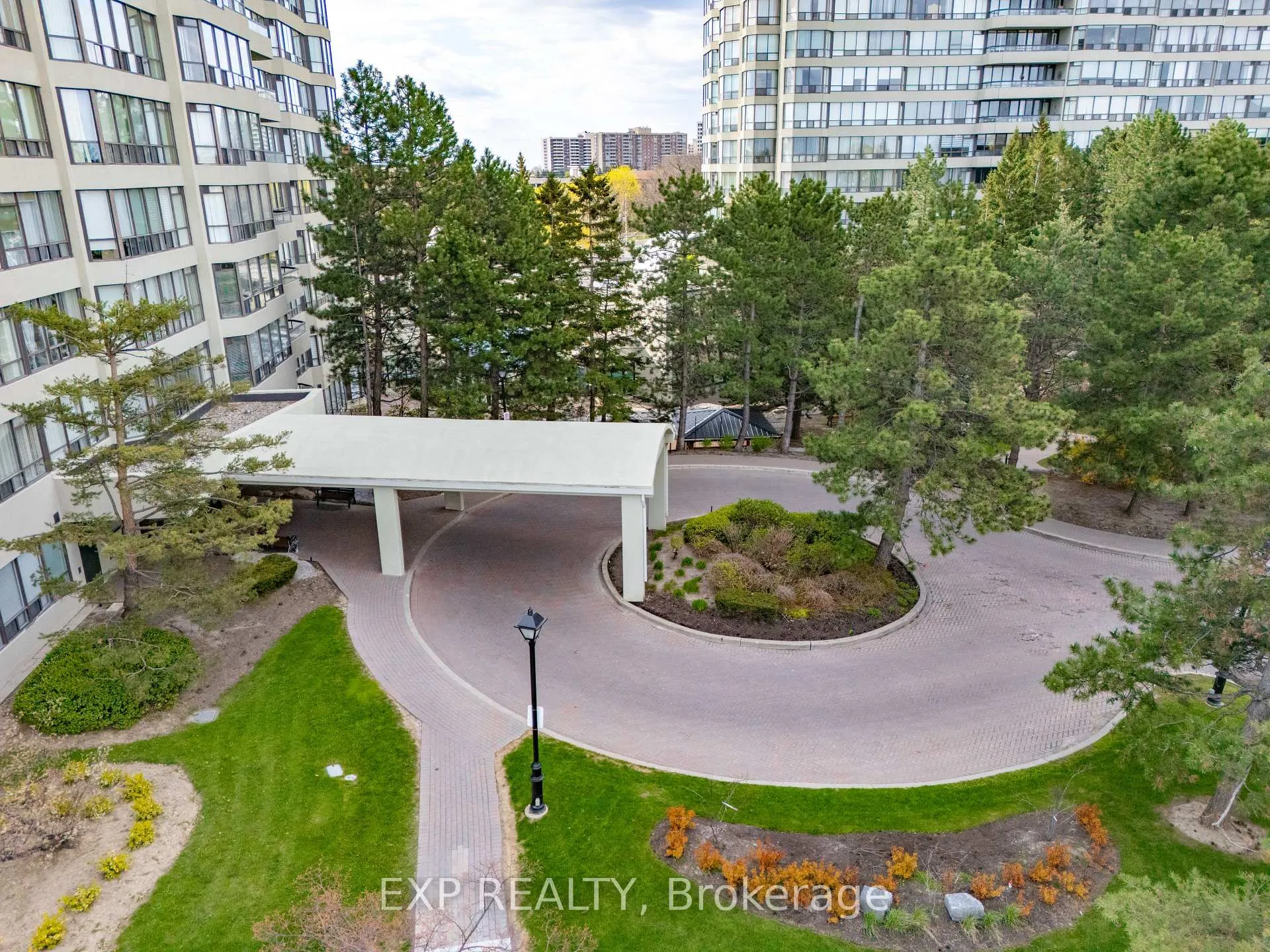 Photo 3 of Unit 1710, 22 Hanover Road, Brampton, Queen Street Corridor — HOMEH
