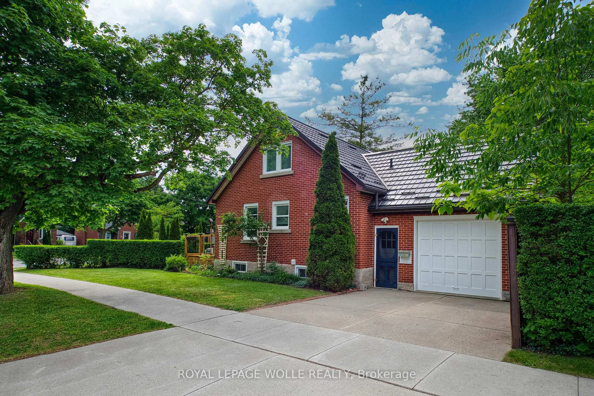 Photo 3 of 5 Brentwood Avenue, Kitchener — HOMEH