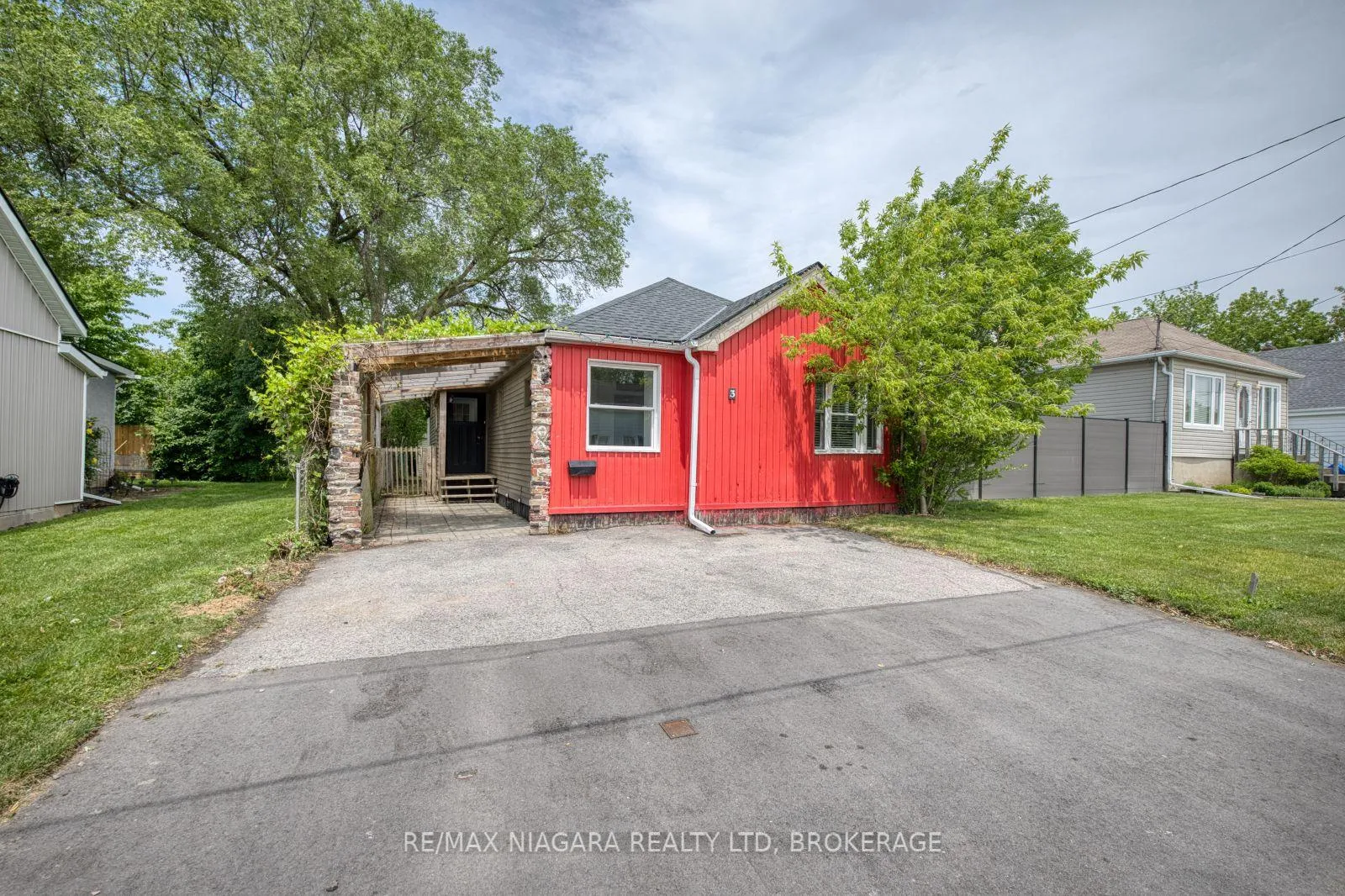 Photo 3 of 3 Phelps Street, St. Catharines, Oakdale — HOMEH