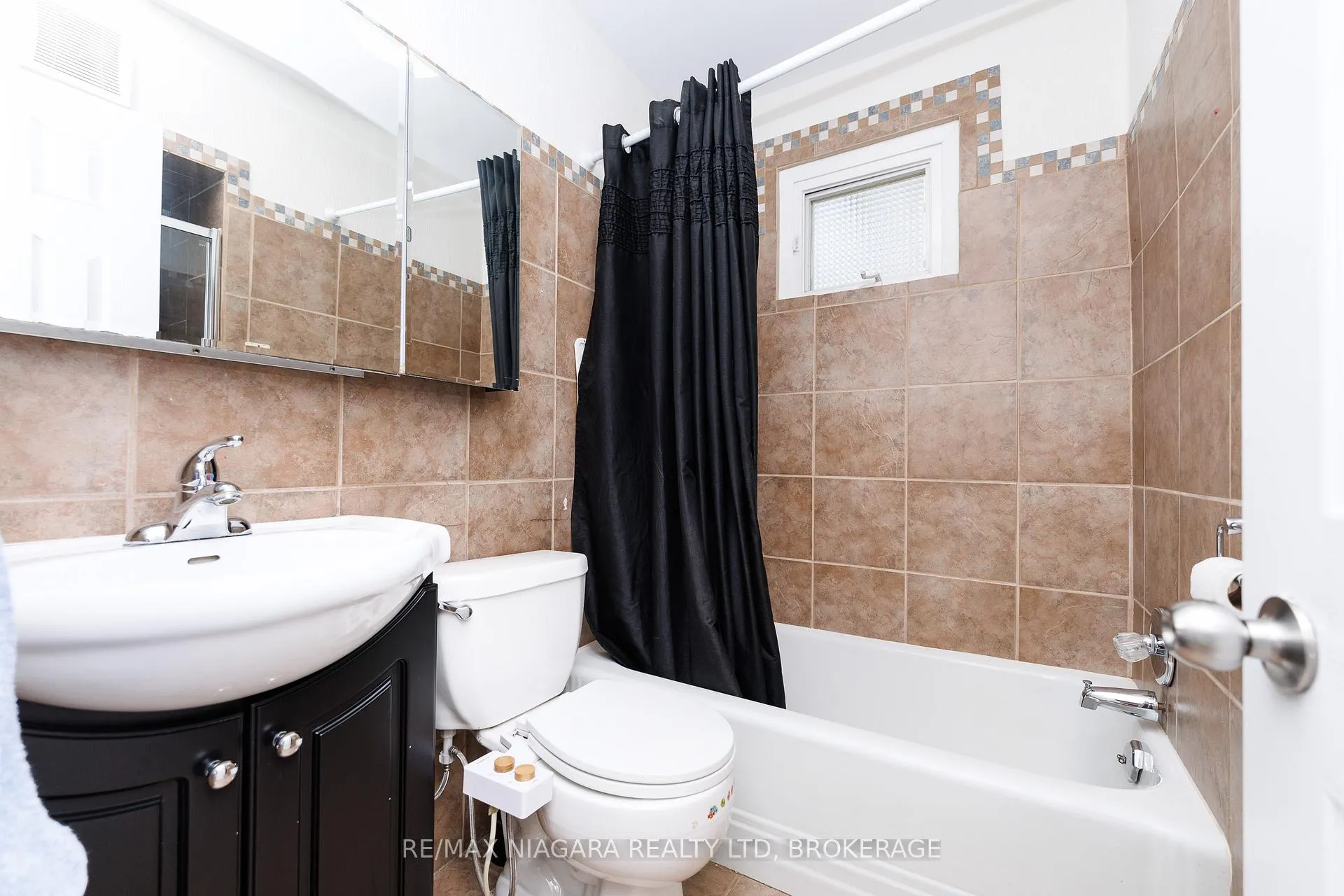 Photo 19 of 3 Phelps Street, St. Catharines, Oakdale — HOMEH
