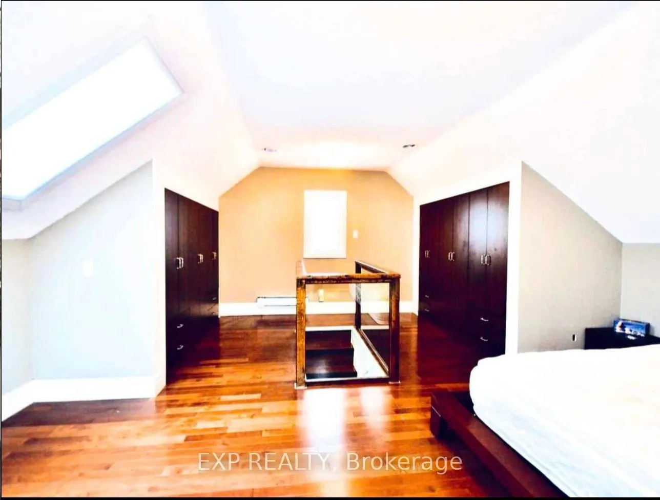 Photo 5 of 137 queen Street S, Hamilton, Durand — HOMEH
