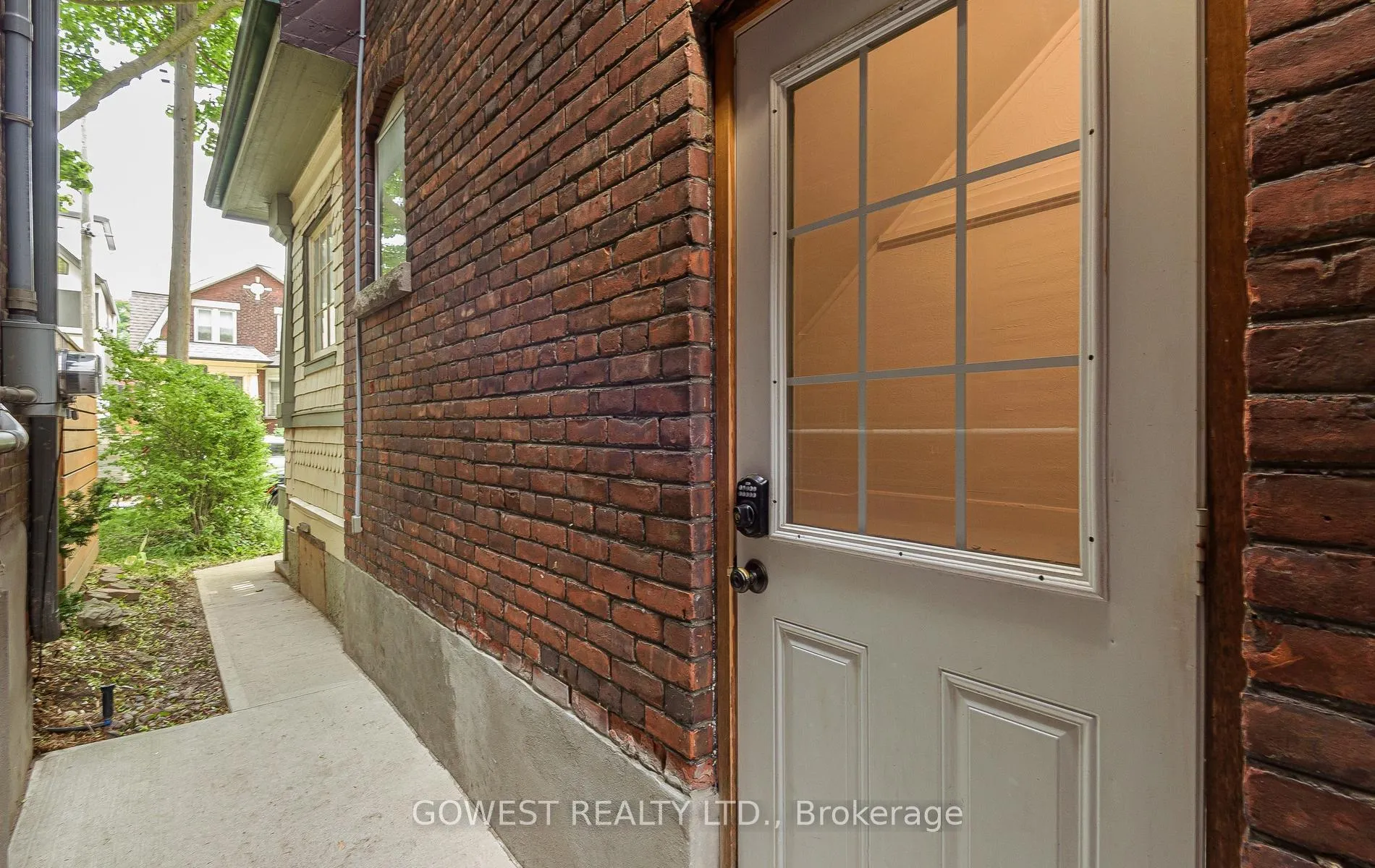 Photo 2 of Unit 4, 134 Grenadier Road, Toronto, High Park-Swansea — HOMEH