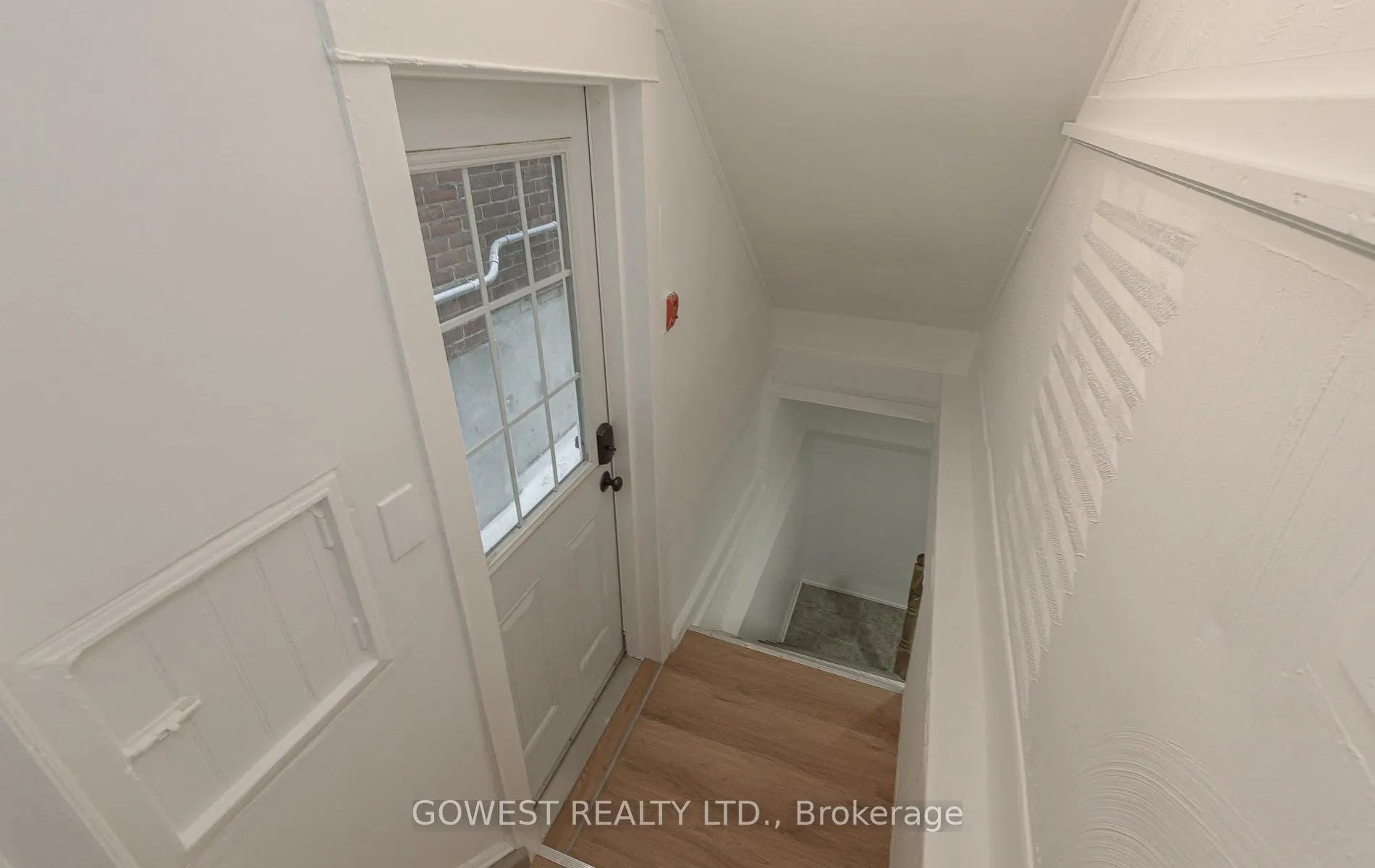 Photo 3 of Unit 4, 134 Grenadier Road, Toronto, High Park-Swansea — HOMEH