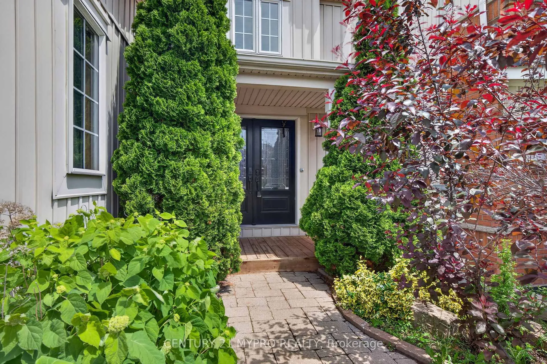 Photo 4 of 1117 Tall Pine Avenue E, Oshawa, Pinecrest — HOMEH