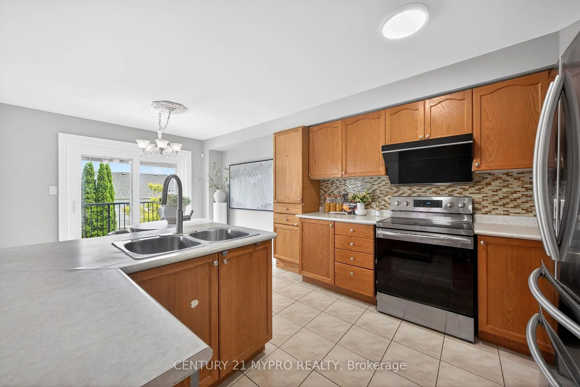 Photo 7 of 1117 Tall Pine Avenue E, Oshawa, Pinecrest — HOMEH