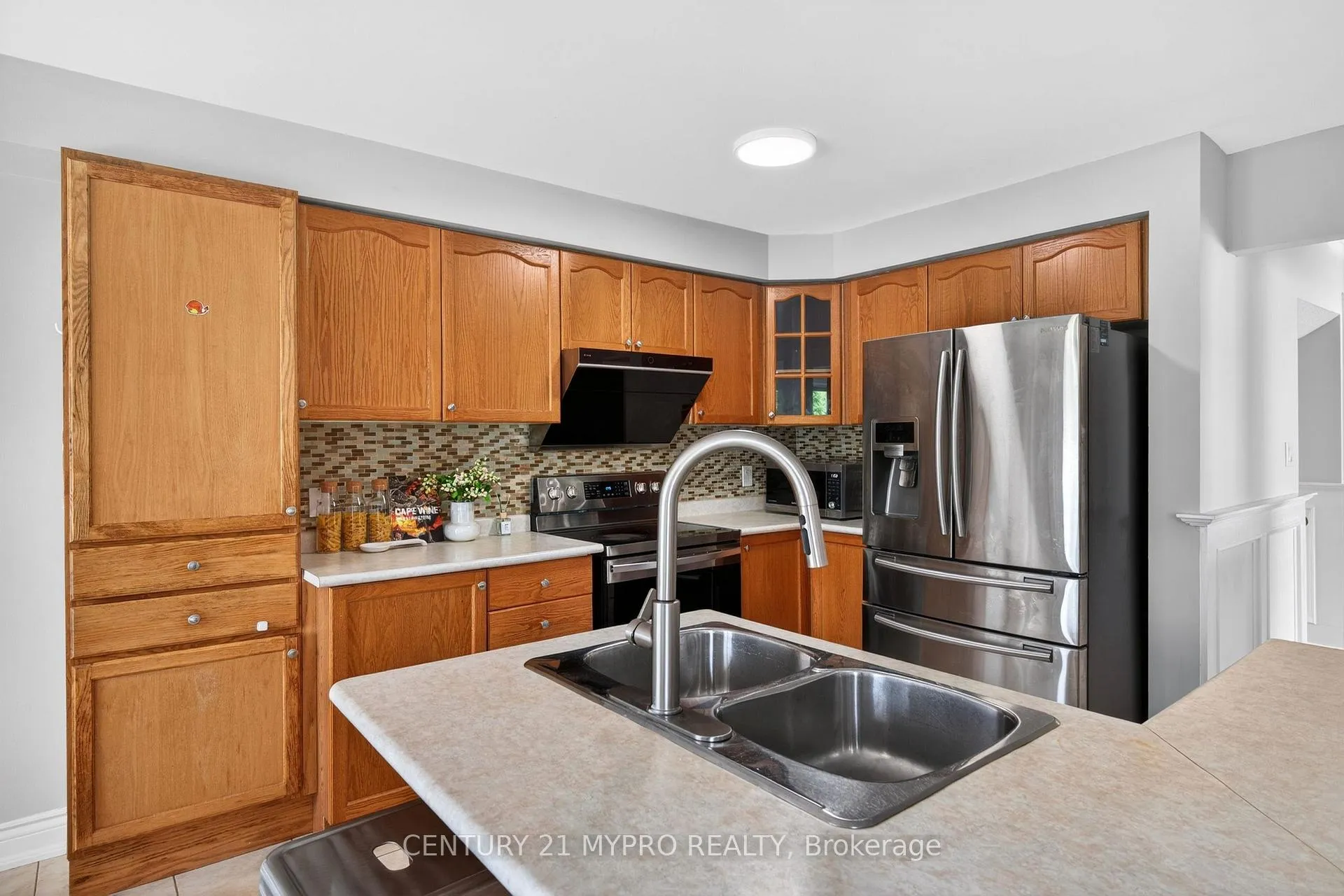 Photo 9 of 1117 Tall Pine Avenue E, Oshawa, Pinecrest — HOMEH