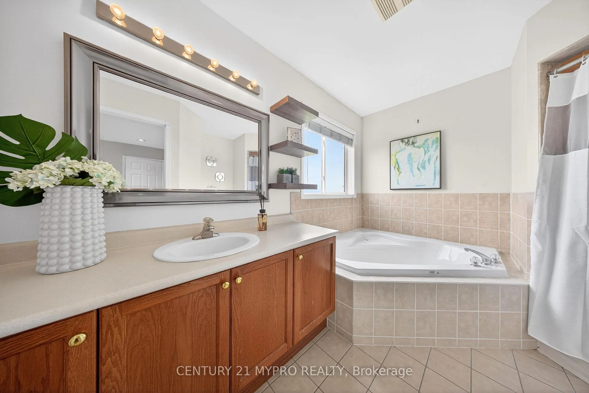 Photo 27 of 1117 Tall Pine Avenue E, Oshawa, Pinecrest — HOMEH