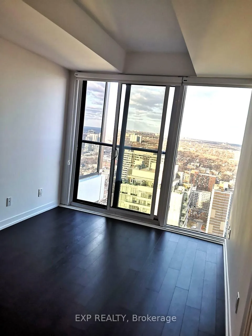 Photo 5 of Unit Ph15, 85 Wood Street, Toronto, Church-Yonge Corridor — HOMEH