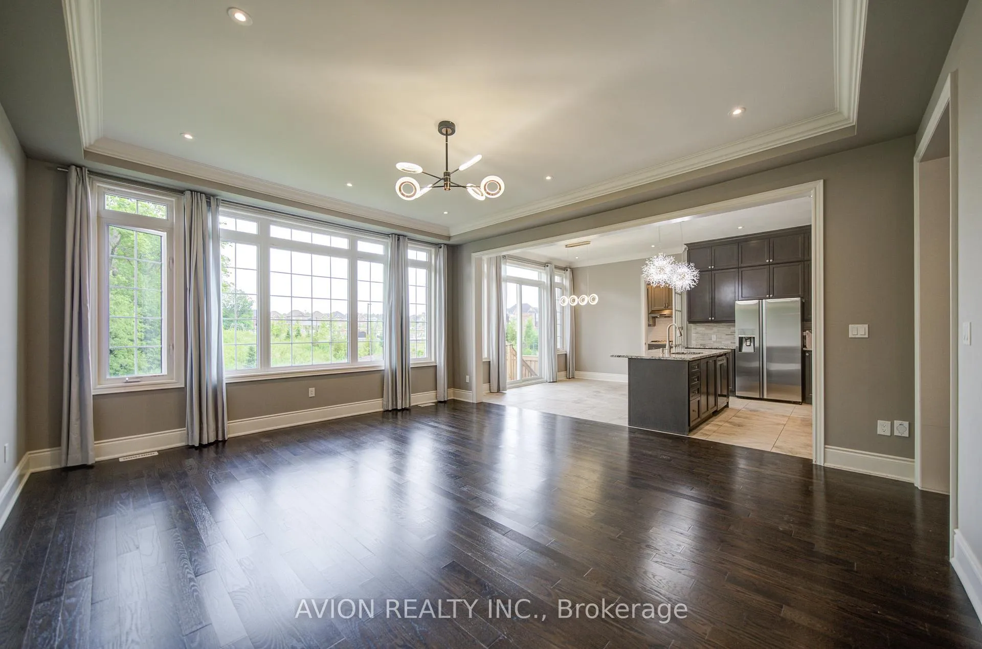 Photo 5 of 102 Joseph Hartman Crescent, Aurora, Rural Aurora — HOMEH