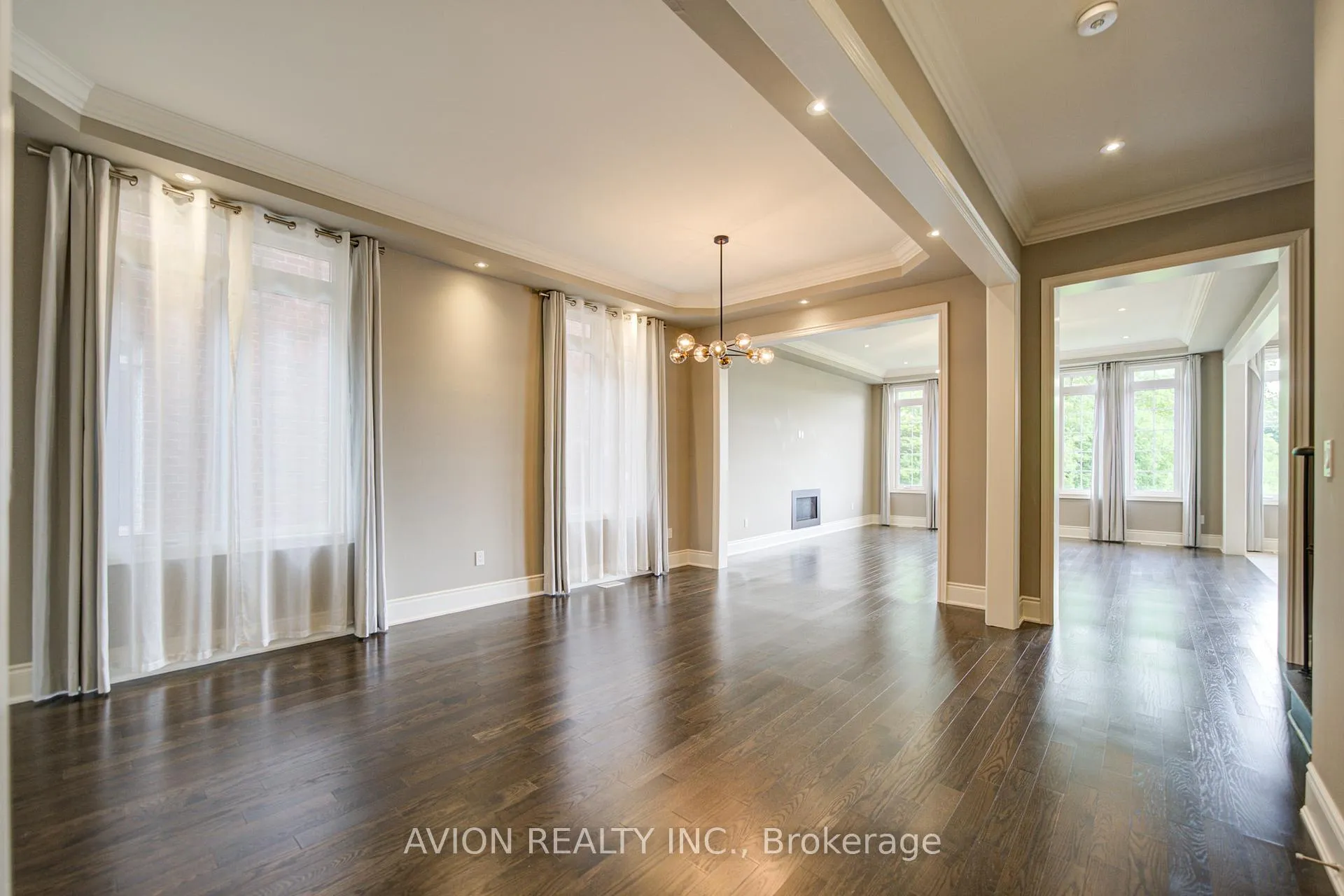 Photo 13 of 102 Joseph Hartman Crescent, Aurora, Rural Aurora — HOMEH