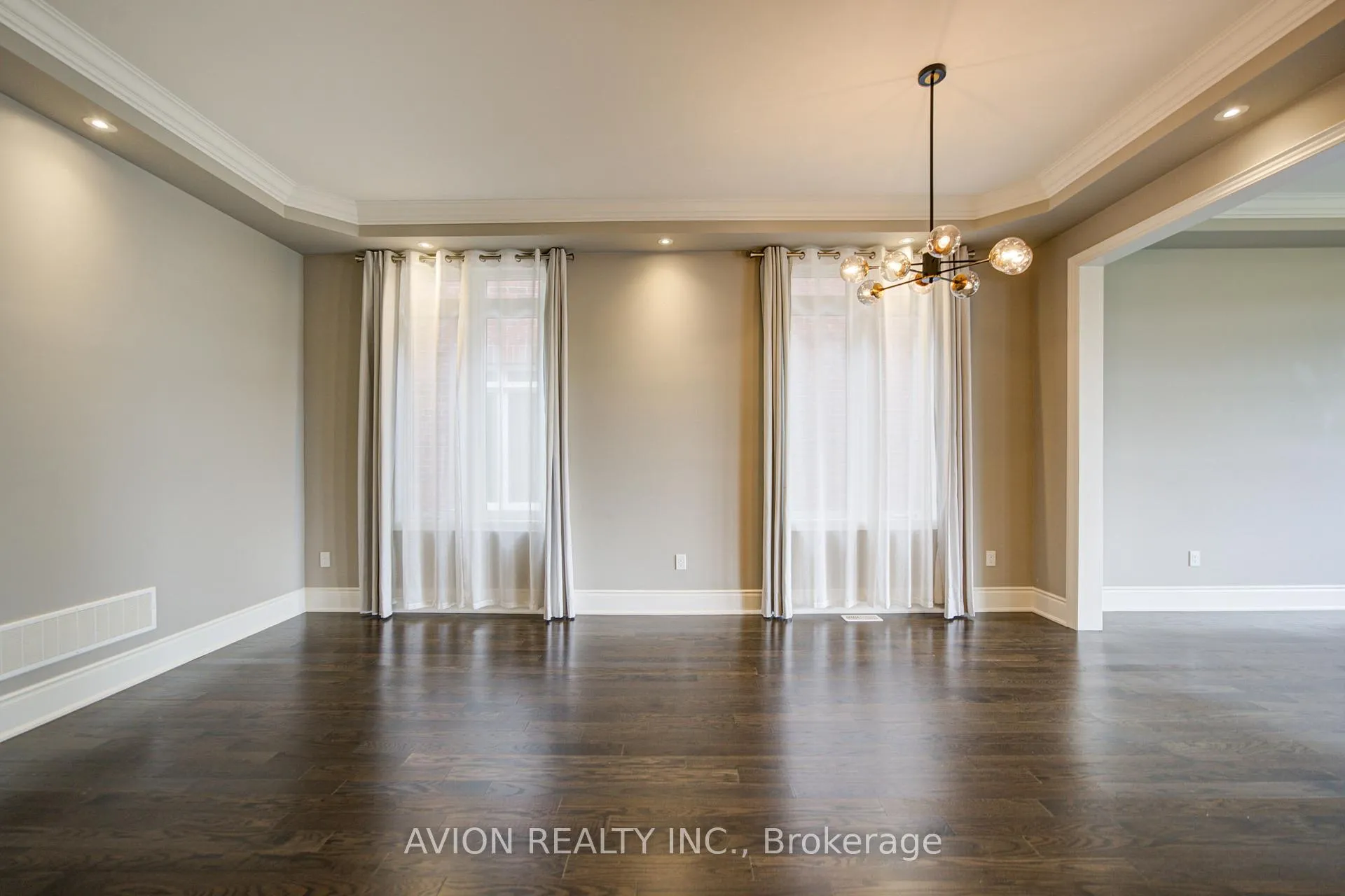 Photo 15 of 102 Joseph Hartman Crescent, Aurora, Rural Aurora — HOMEH