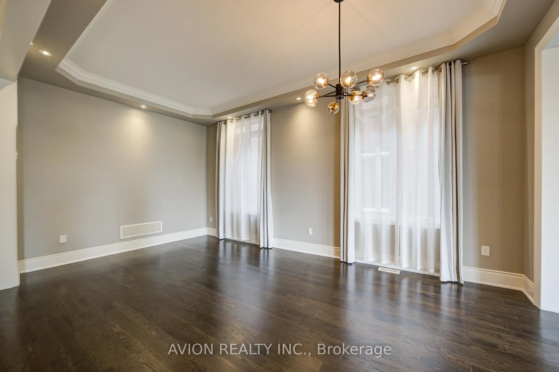 Photo 16 of 102 Joseph Hartman Crescent, Aurora, Rural Aurora — HOMEH