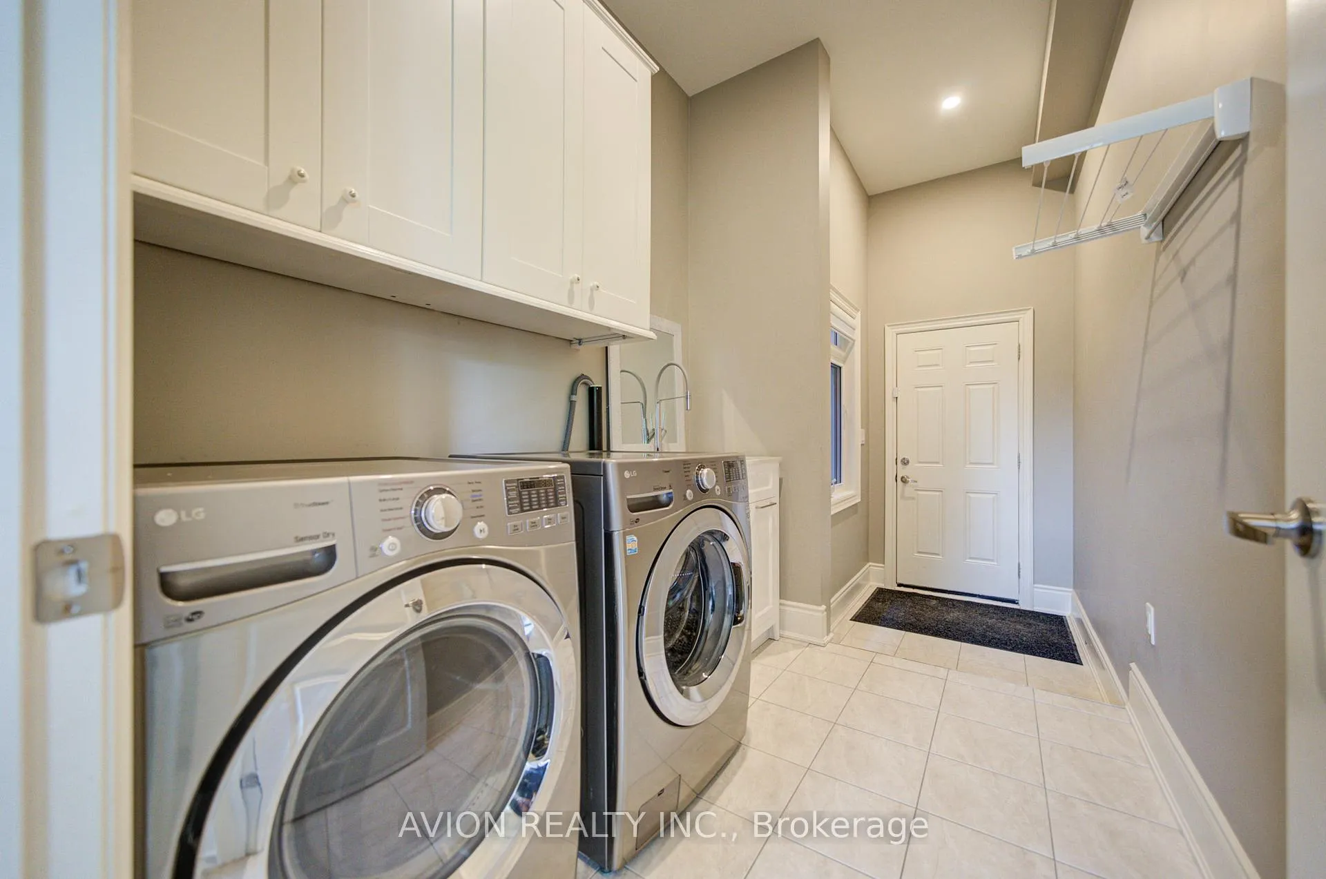 Photo 25 of 102 Joseph Hartman Crescent, Aurora, Rural Aurora — HOMEH