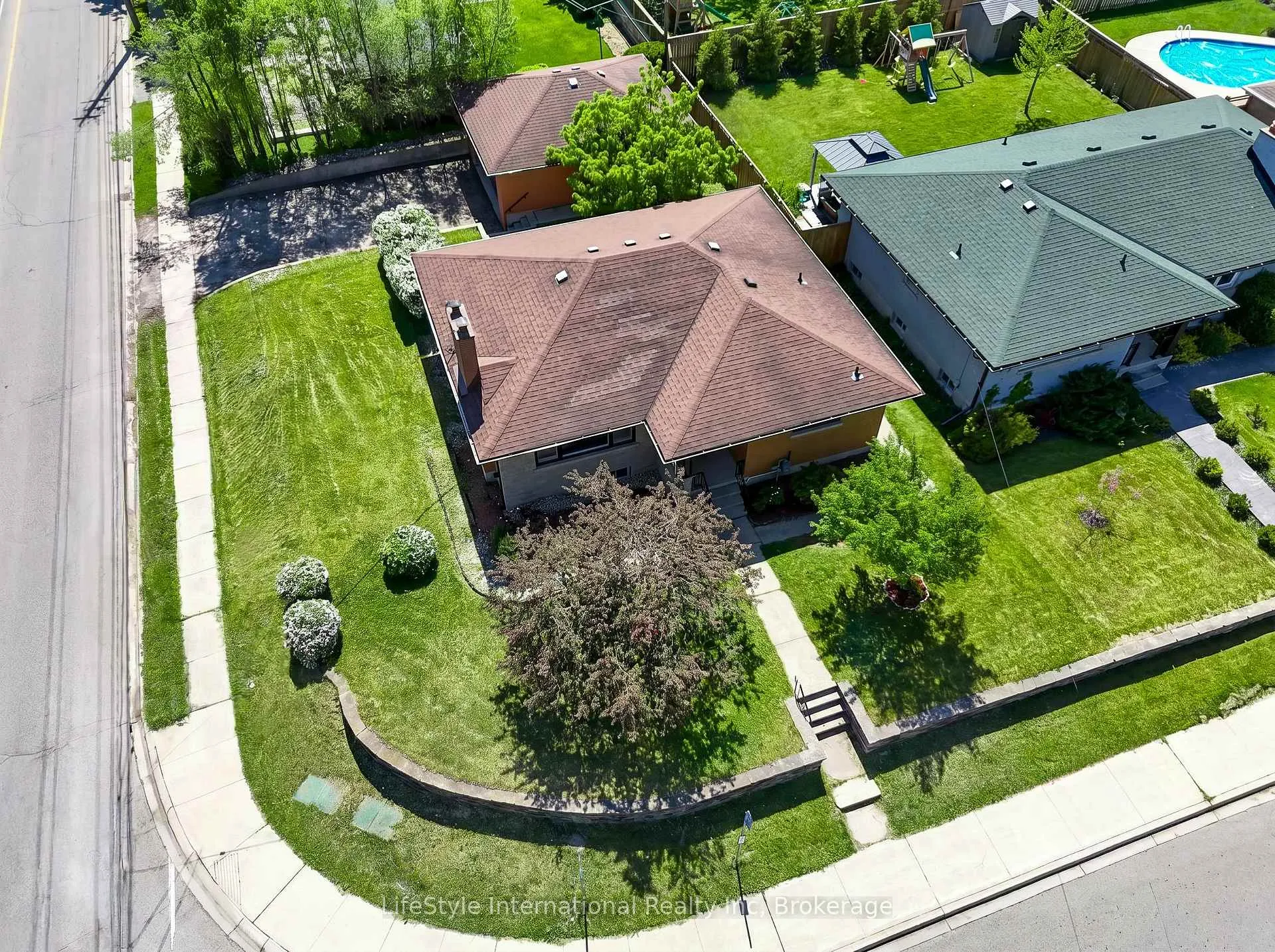 Photo 2 of 2 Westmount Road, Guelph, Exhibition Park — HOMEH