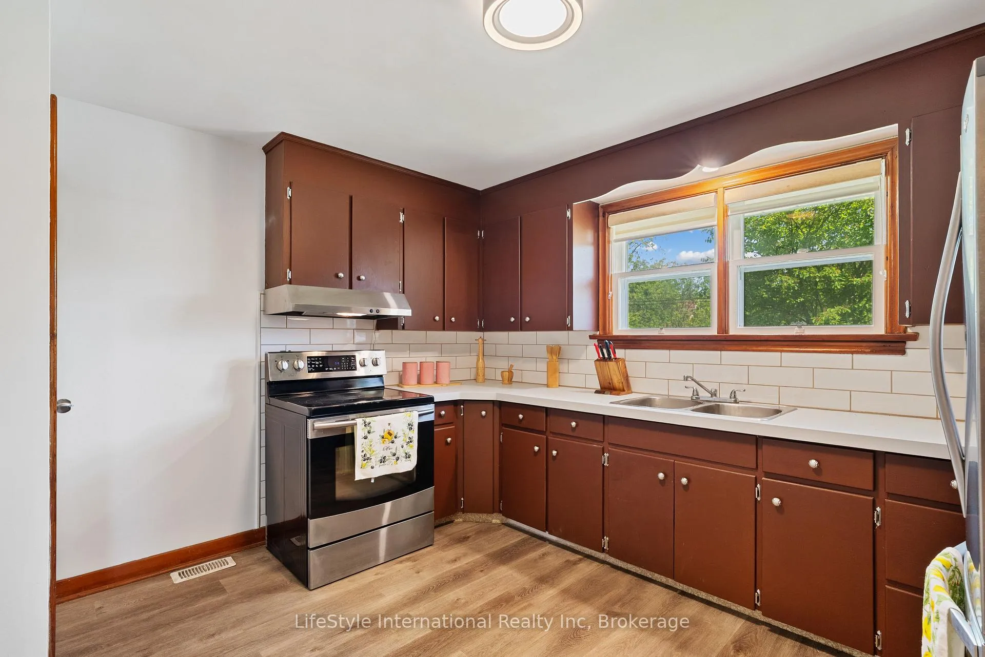 Photo 20 of 2 Westmount Road, Guelph, Exhibition Park — HOMEH