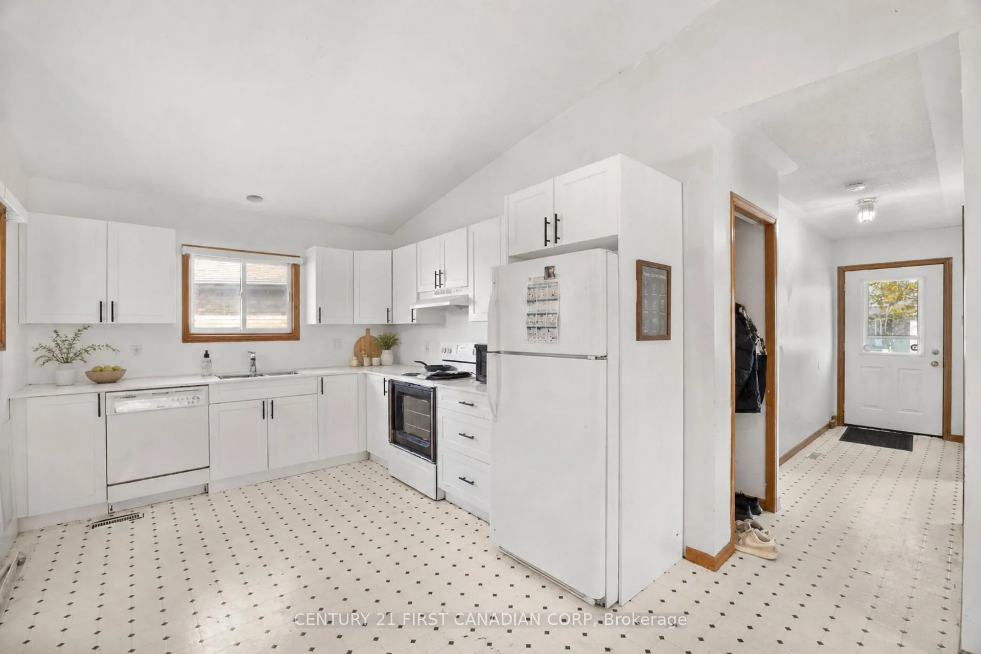 Photo 17 of 351 Fleming Drive, London, East D — HOMEH