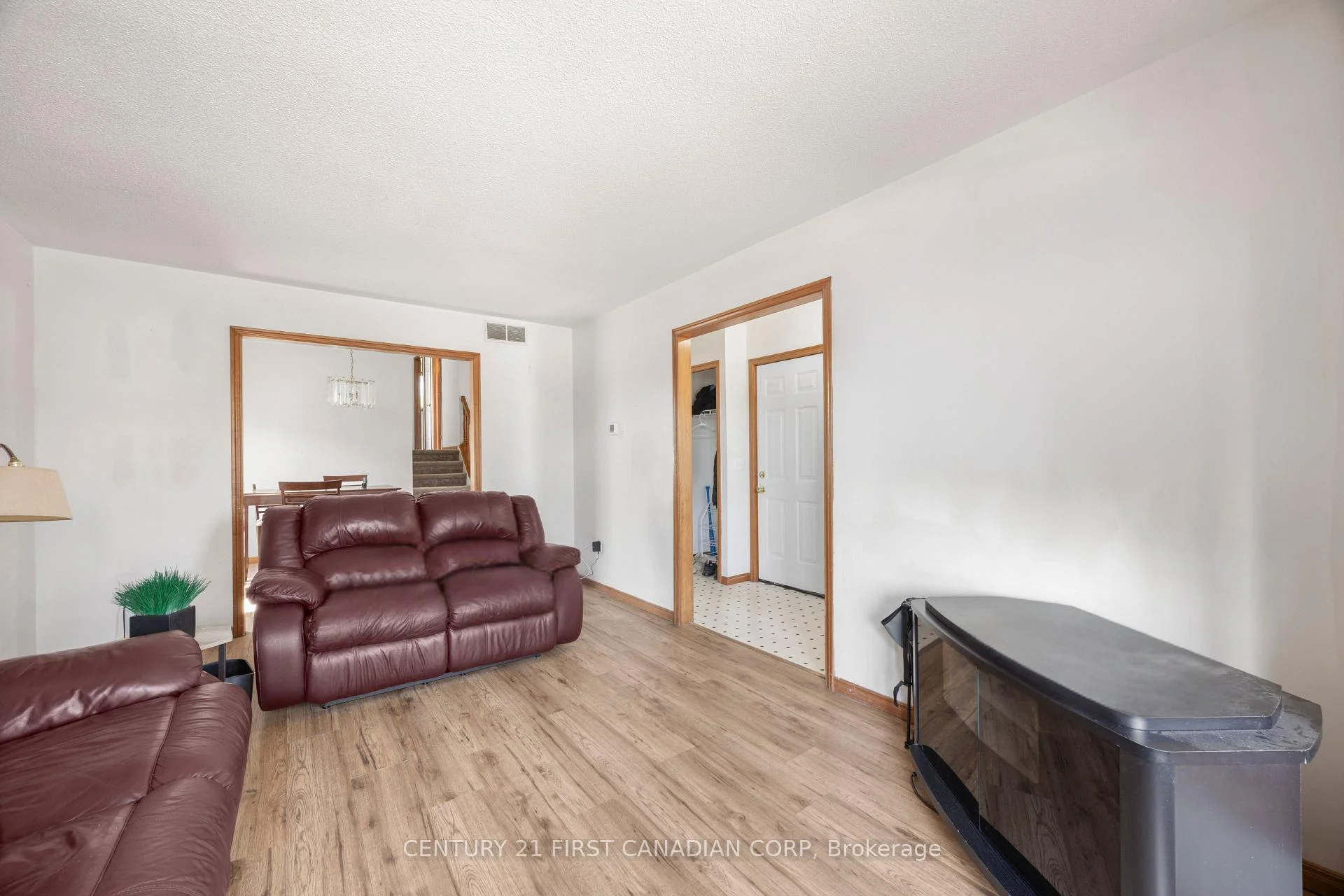 Photo 3 of 351 Fleming Drive, London, East D — HOMEH