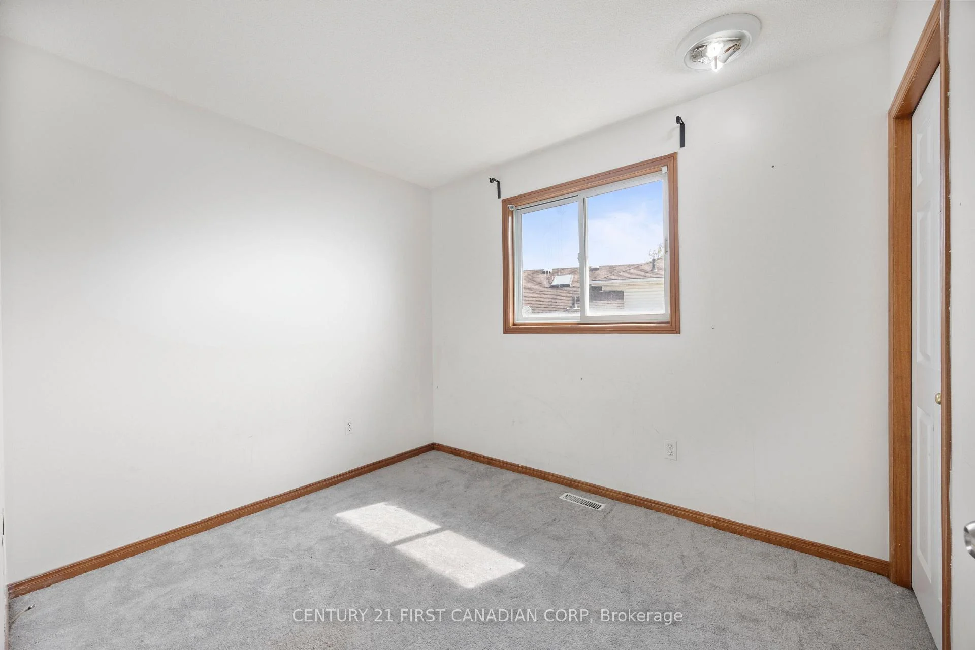 Photo 7 of 351 Fleming Drive, London, East D — HOMEH