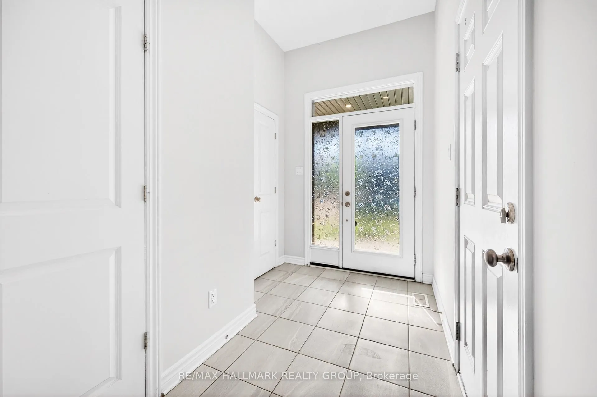 Photo 2 of 720 Miikana Road, Ottawa, Blossom Park/Kemp Park/Findlay Creek — HOMEH
