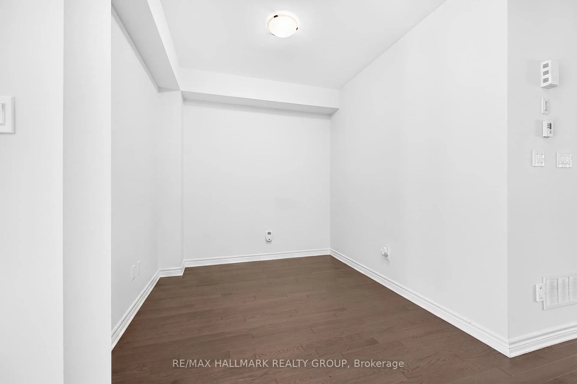 Photo 3 of 720 Miikana Road, Ottawa, Blossom Park/Kemp Park/Findlay Creek — HOMEH