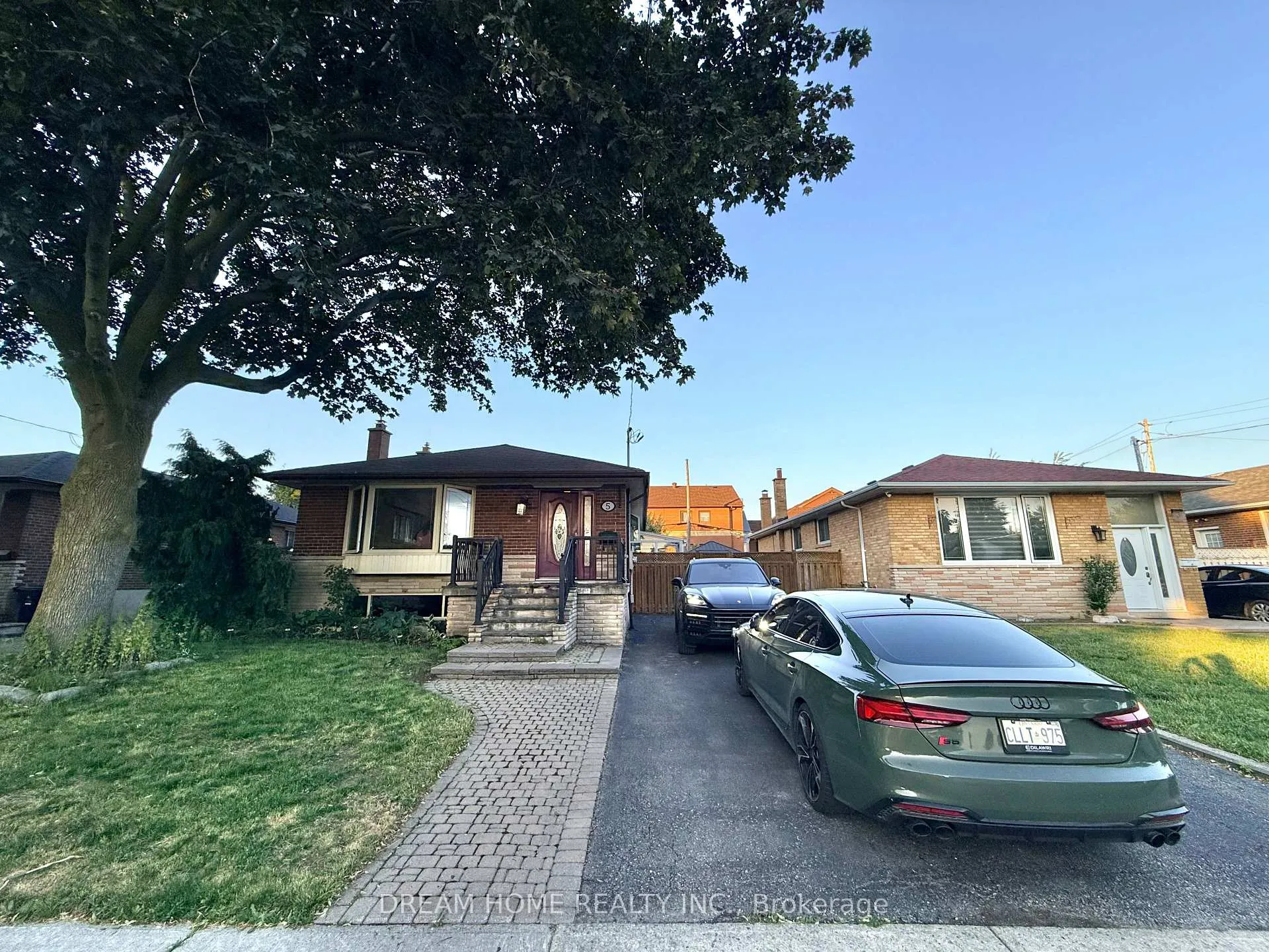 Photo 2 of Unit Upper Level, 5 Horizon Crescent, Scarborough, Tam O'Shanter-Sullivan — HOMEH