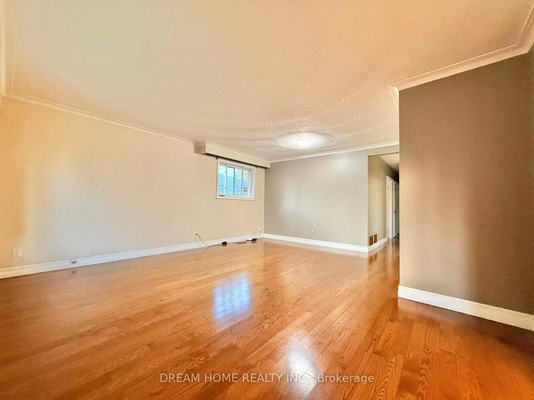 Photo 5 of Unit Upper Level, 5 Horizon Crescent, Scarborough, Tam O'Shanter-Sullivan — HOMEH