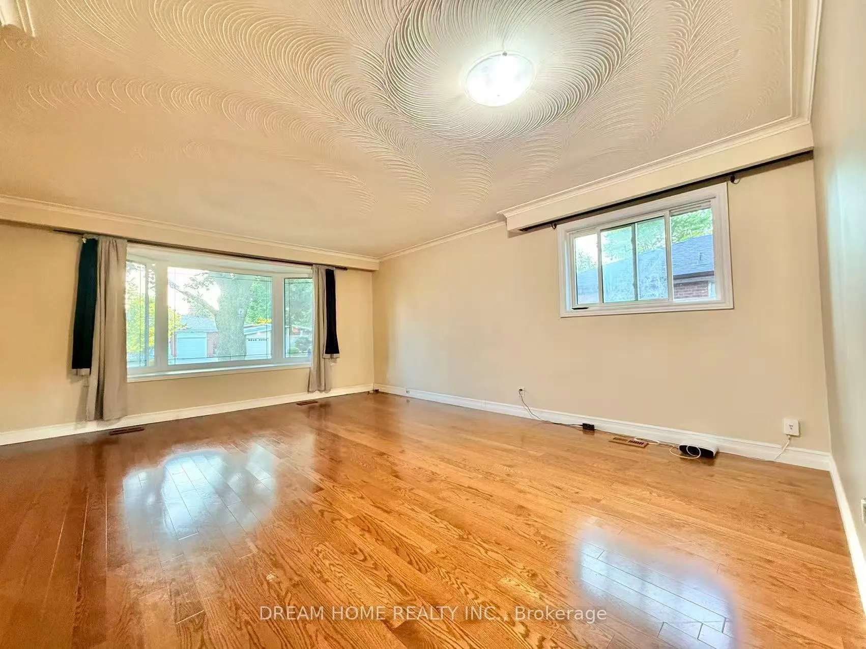 Photo 6 of Unit Upper Level, 5 Horizon Crescent, Scarborough, Tam O'Shanter-Sullivan — HOMEH