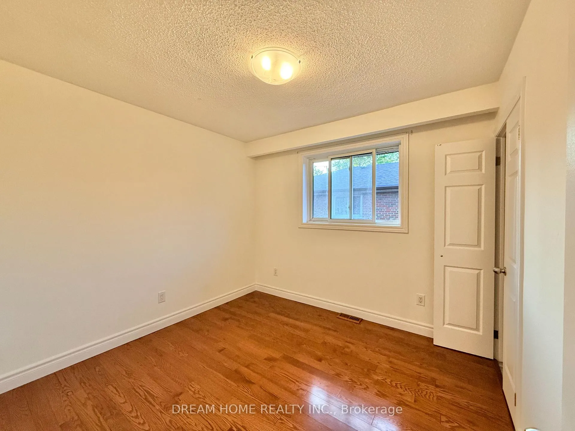 Photo 10 of Unit Upper Level, 5 Horizon Crescent, Scarborough, Tam O'Shanter-Sullivan — HOMEH