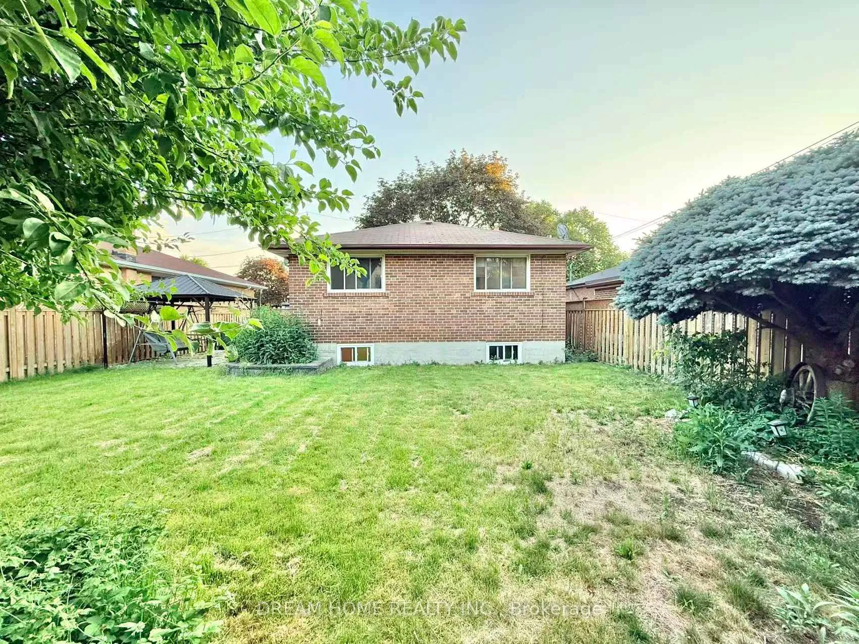 Photo 13 of Unit Upper Level, 5 Horizon Crescent, Scarborough, Tam O'Shanter-Sullivan — HOMEH