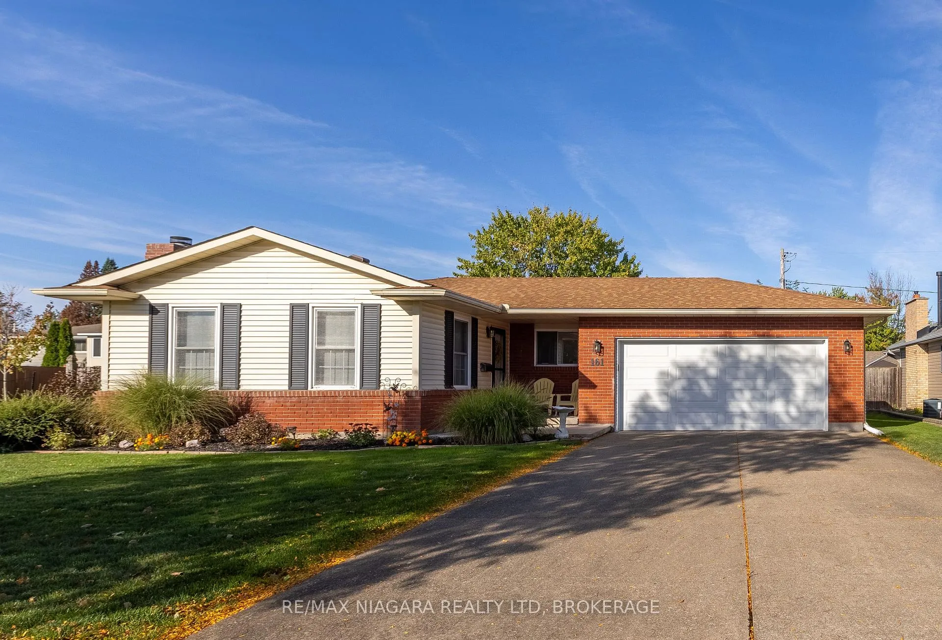 Photo 1 of 161 Green Pointe Drive, Welland, N. Welland — HOMEH
