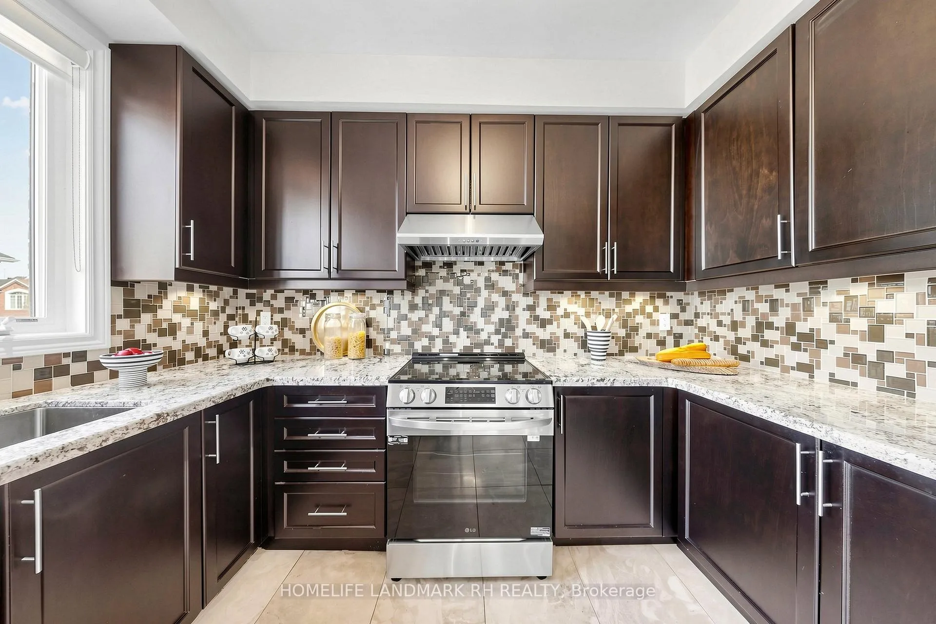 Photo 10 of 42 Begonia Street, Markham, Wismer — HOMEH