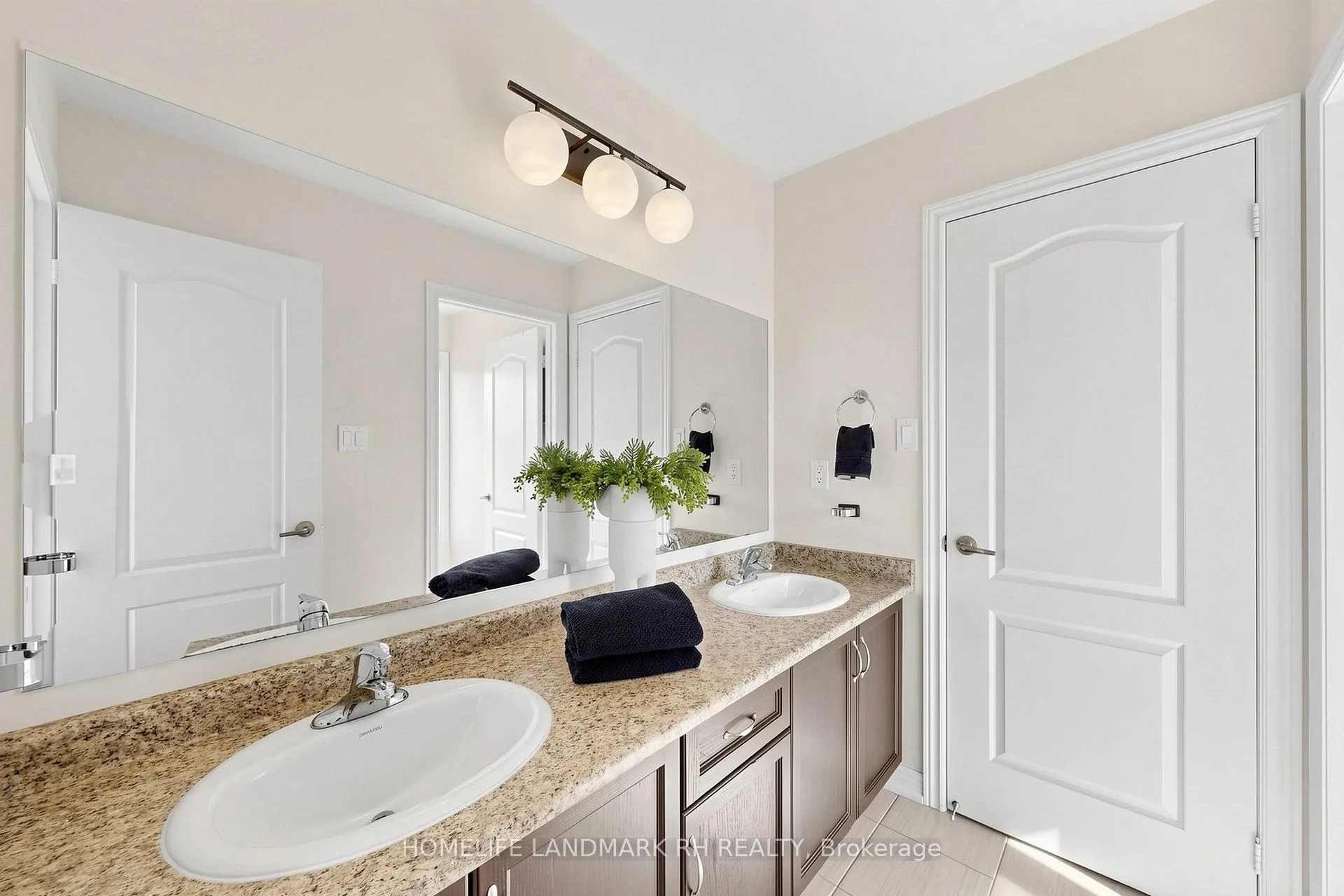 Photo 32 of 42 Begonia Street, Markham, Wismer — HOMEH