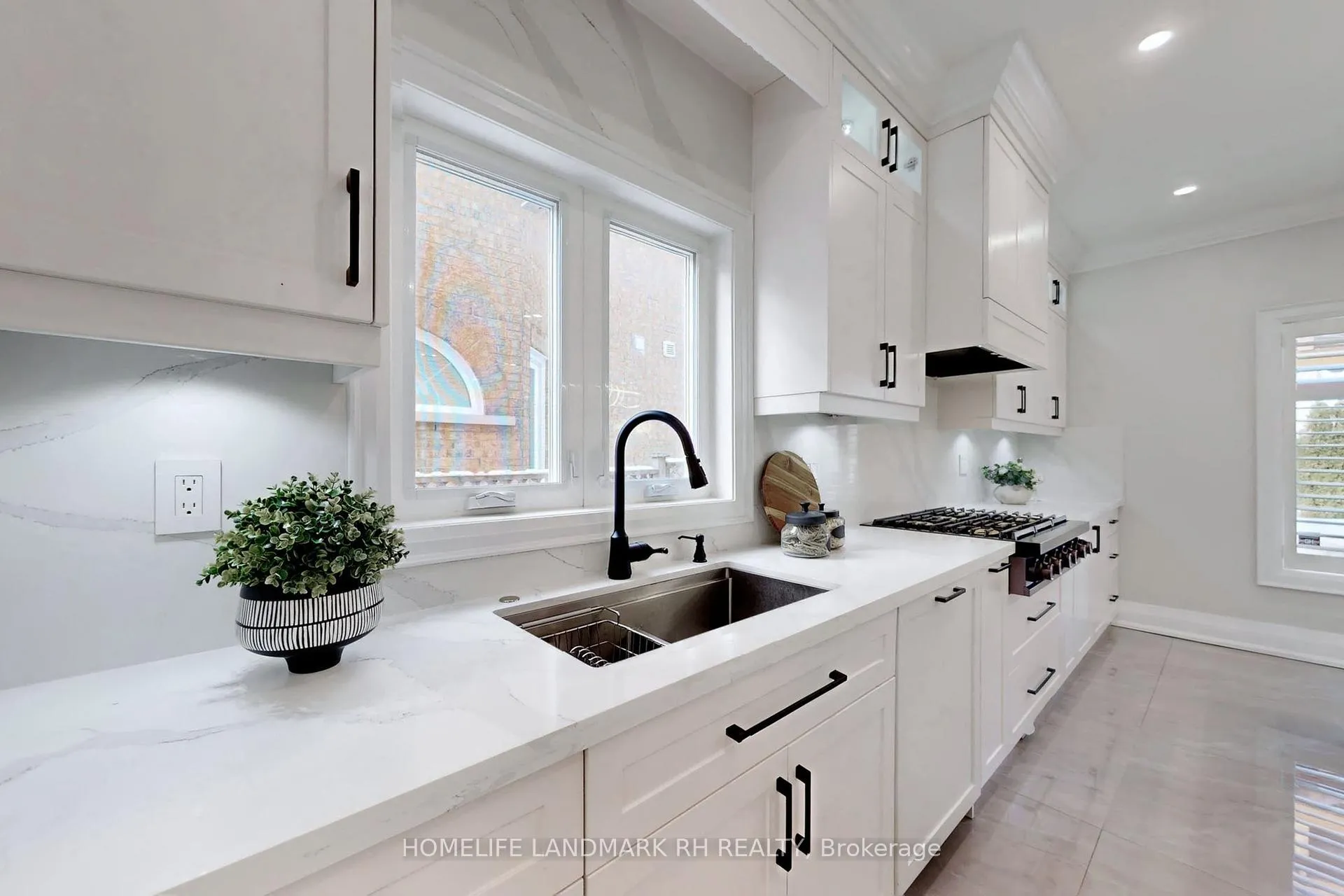 Photo 14 of 129 Golden Tulip Crescent, Markham, Cachet — HOMEH