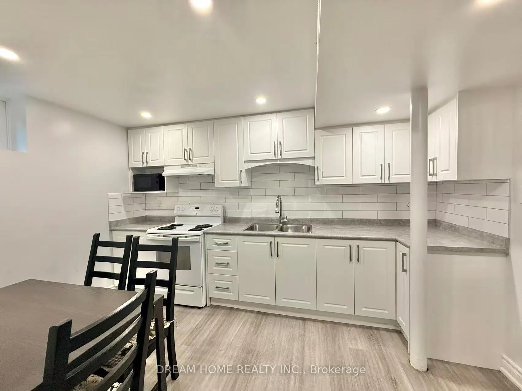 Front of Unit Basement, 5 Horizon Crescent