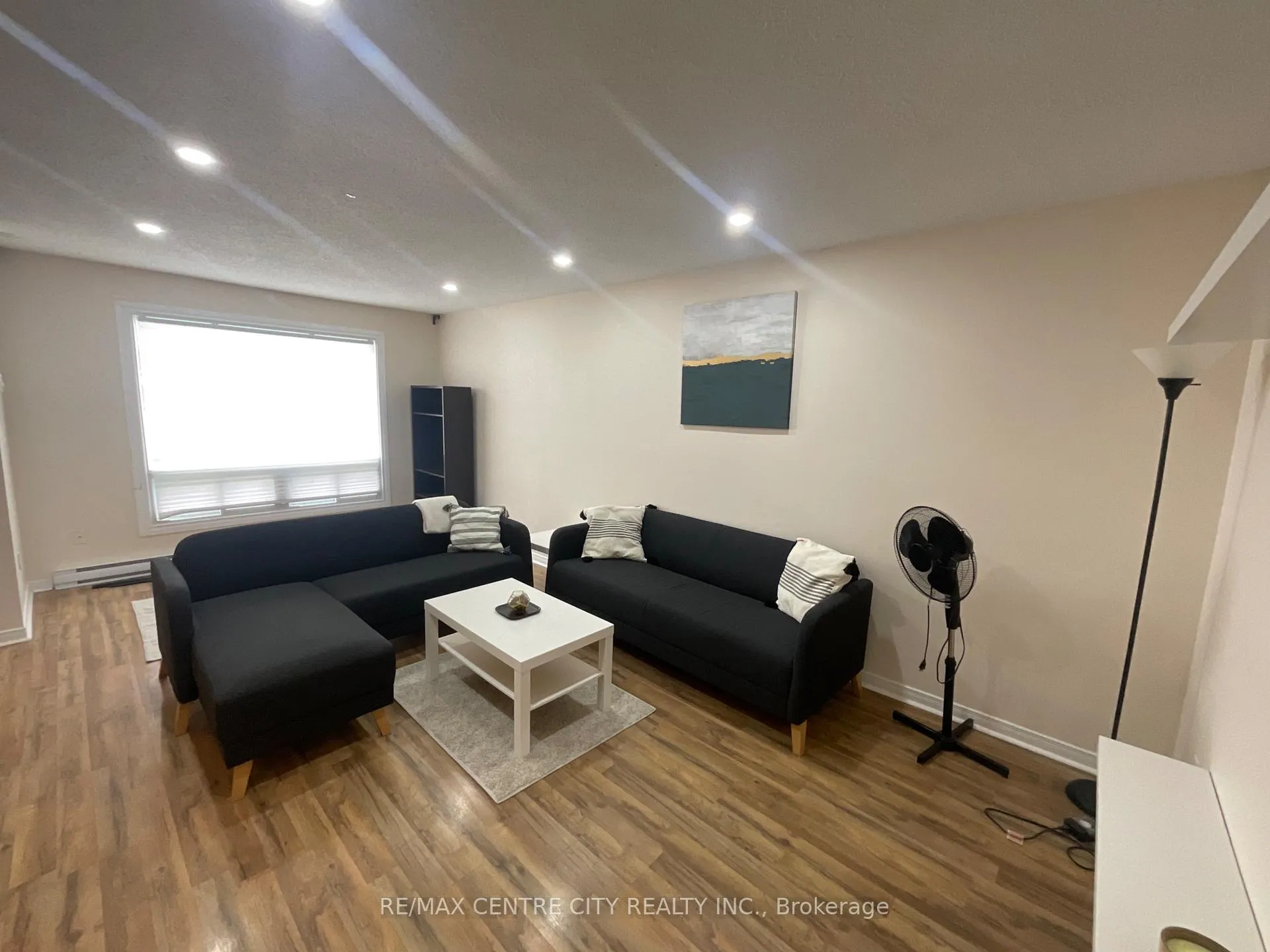 Photo 4 of 158 Monmore Road, London, North F — HOMEH