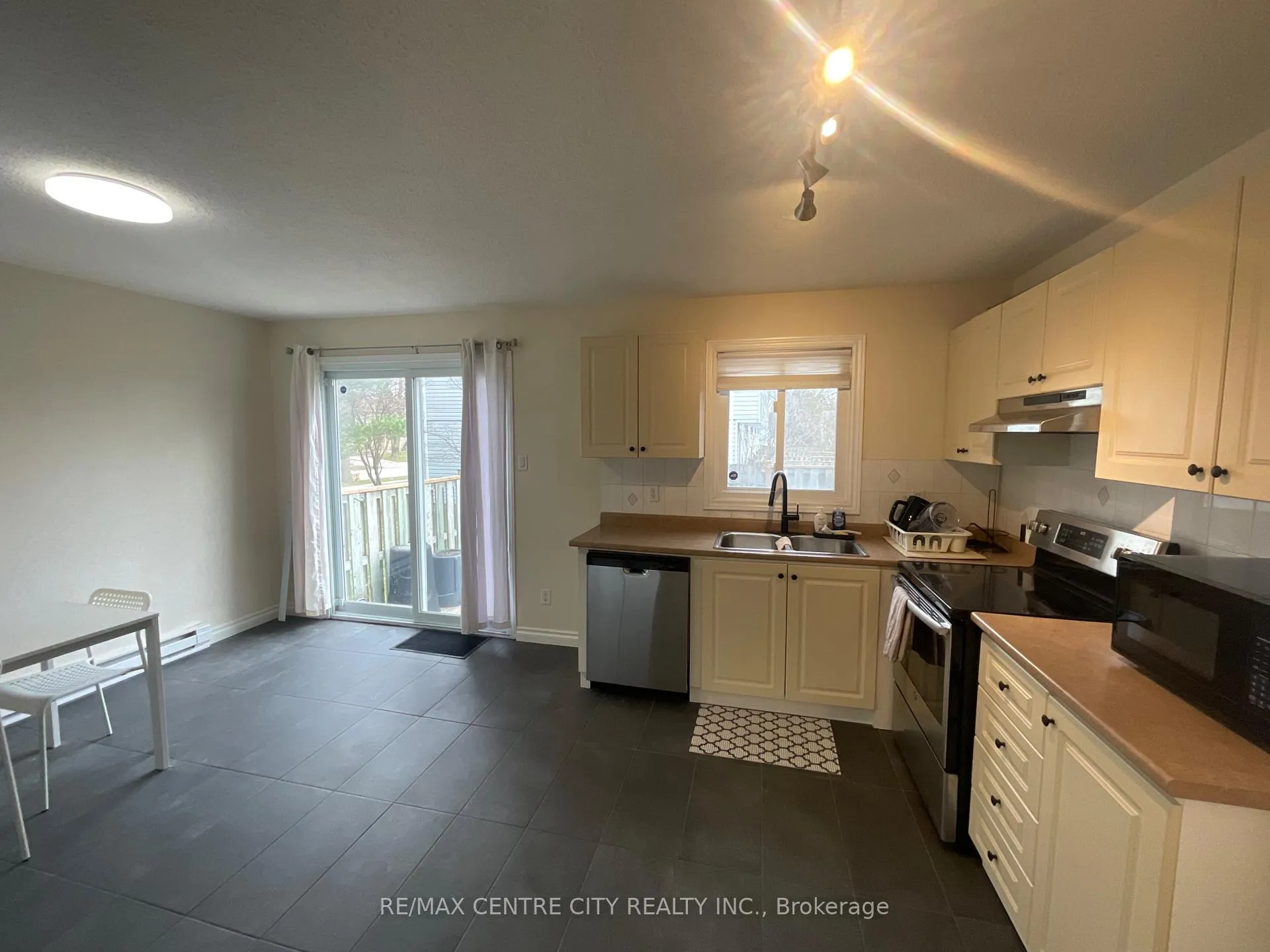Photo 5 of 158 Monmore Road, London, North F — HOMEH