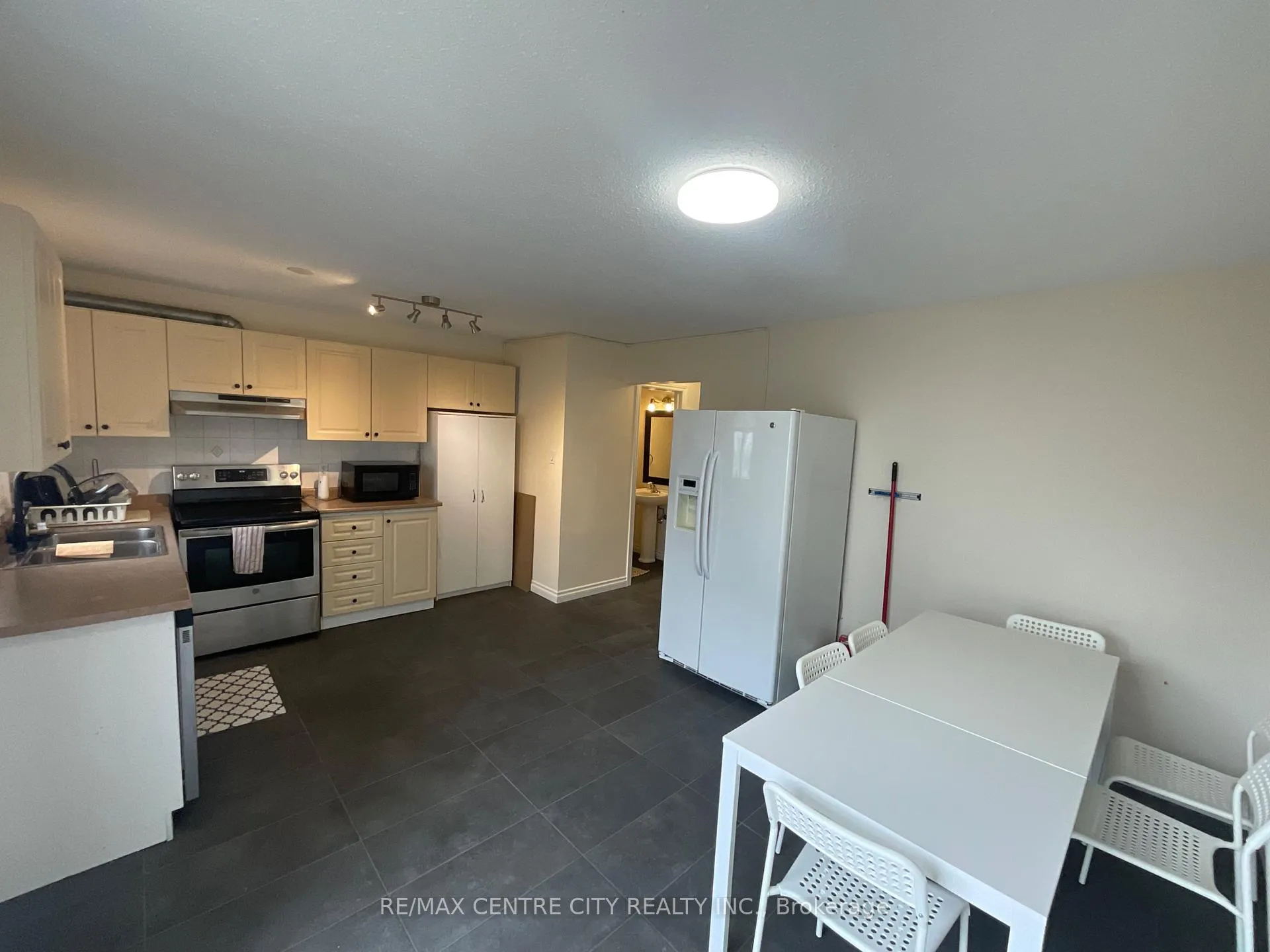 Photo 6 of 158 Monmore Road, London, North F — HOMEH