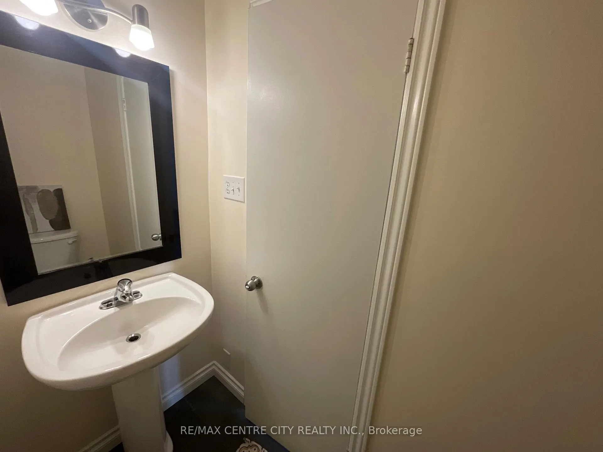 Photo 7 of 158 Monmore Road, London, North F — HOMEH