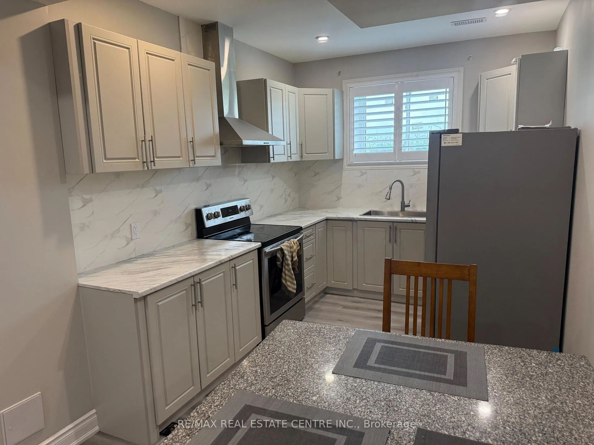 Photo 2 of 33 Todd Crescent, Southgate — HOMEH